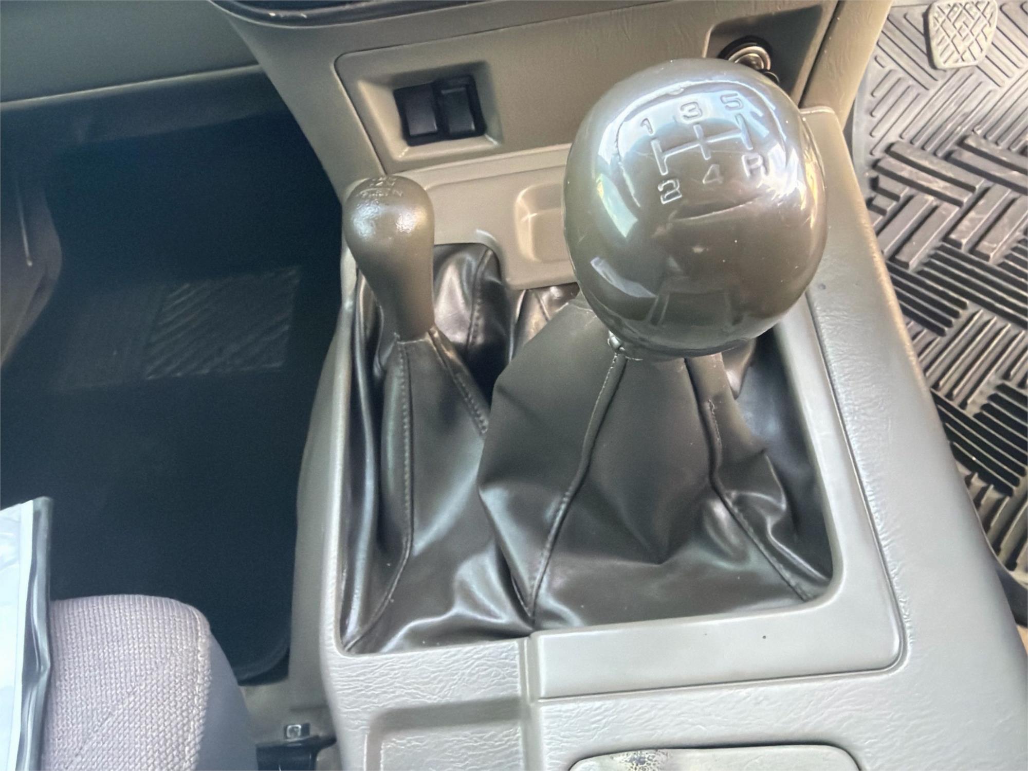 
								2012 Nissan Patrol DX full									
