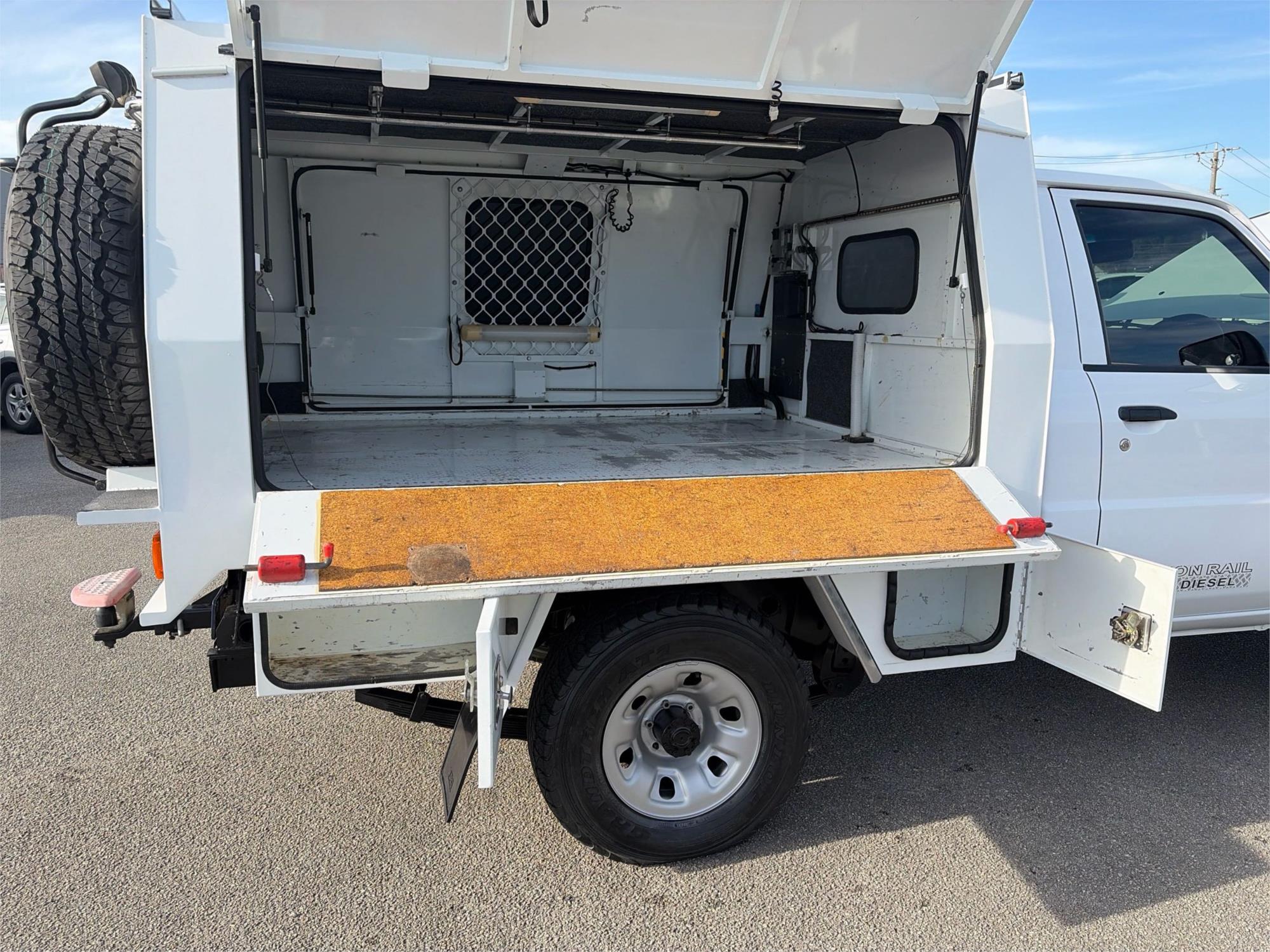 
								2012 Nissan Patrol DX full									