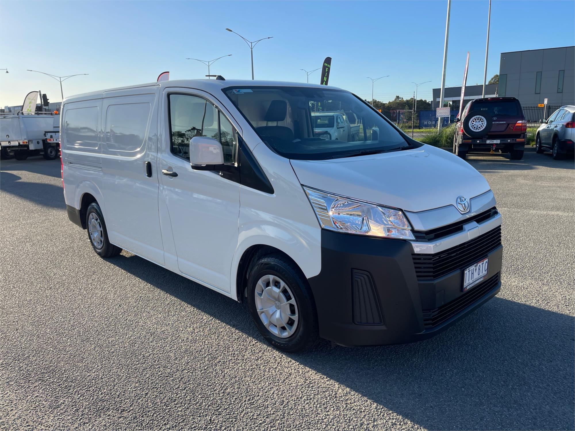 
								2021 Toyota Hiace full									