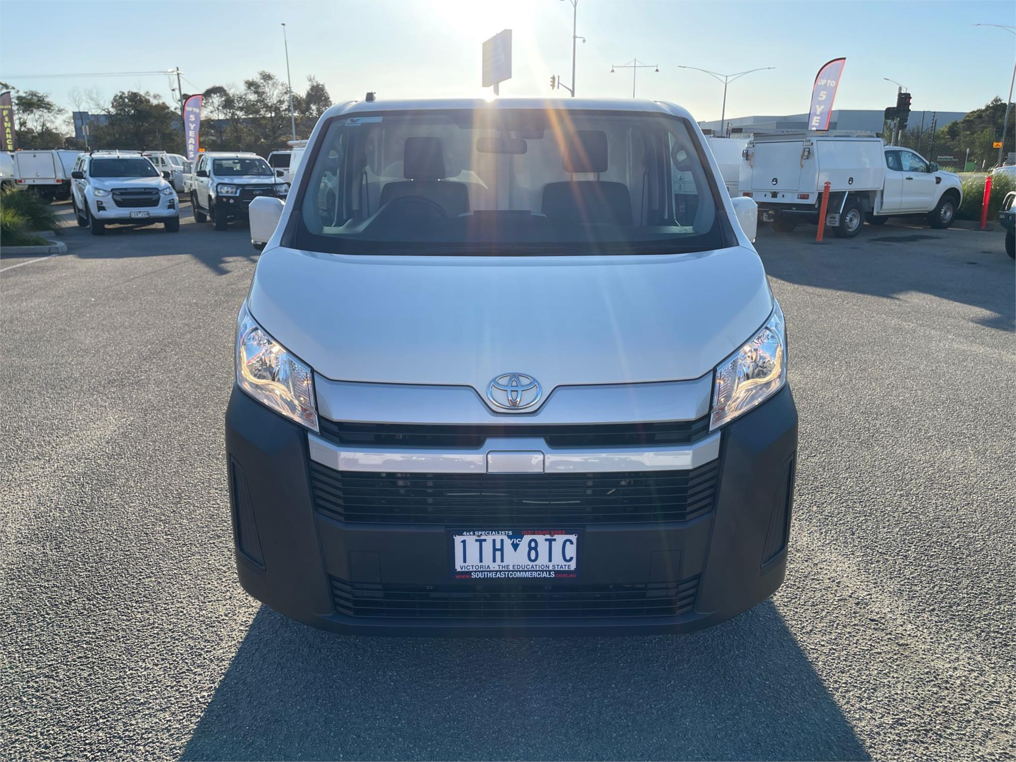 
								2021 Toyota Hiace full									
