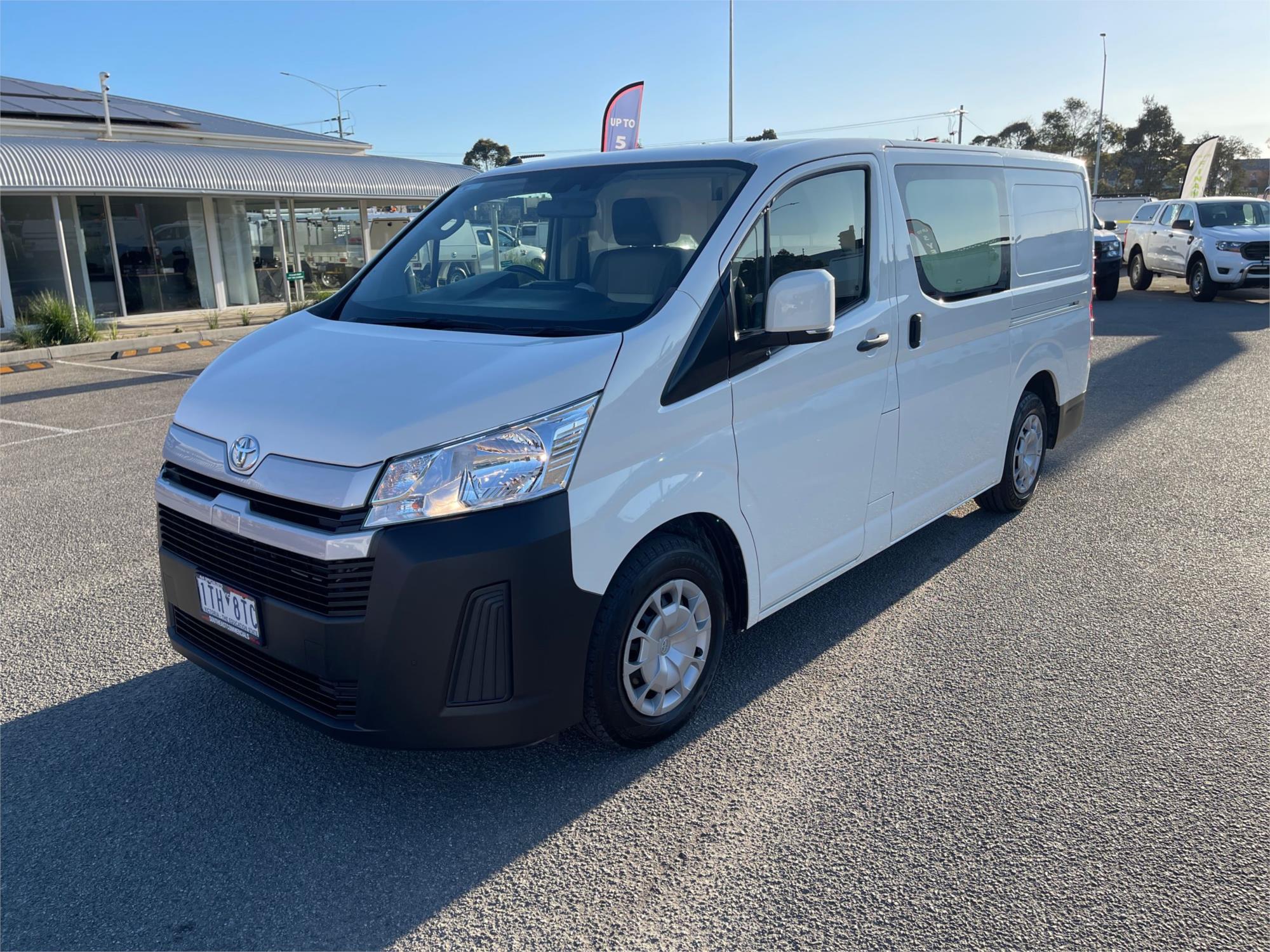 
								2021 Toyota Hiace full									