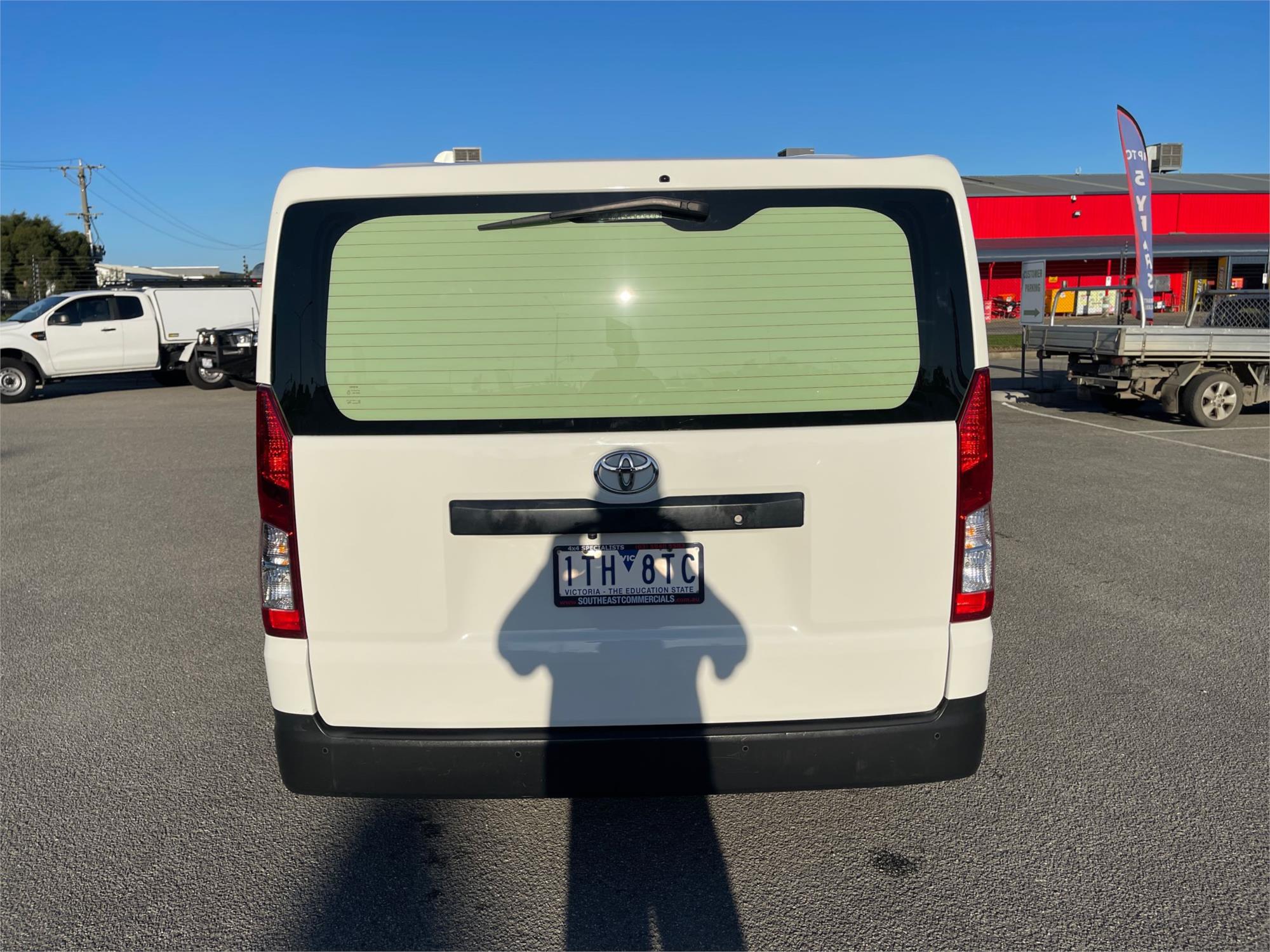 
								2021 Toyota Hiace full									