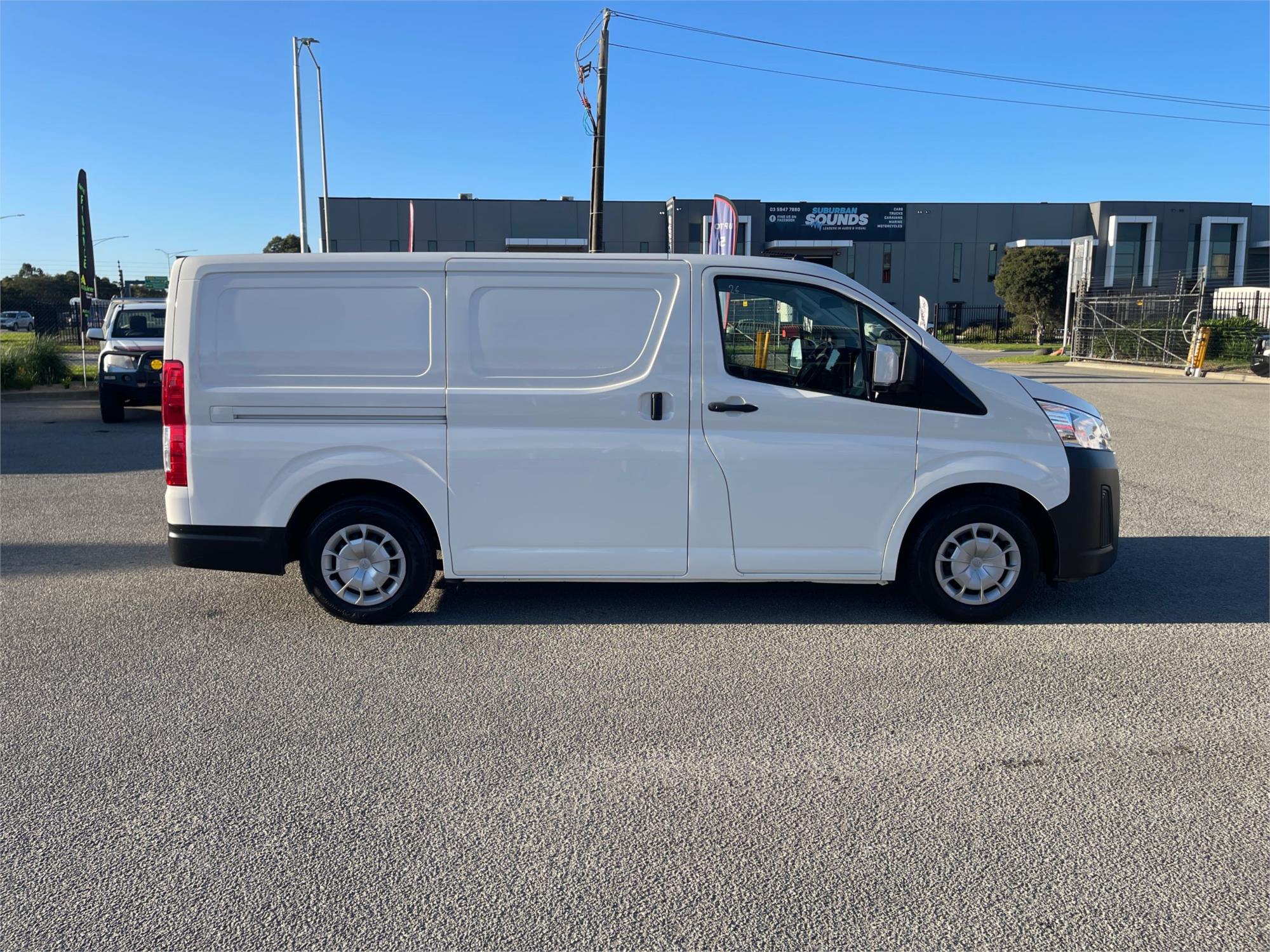 
								2021 Toyota Hiace full									