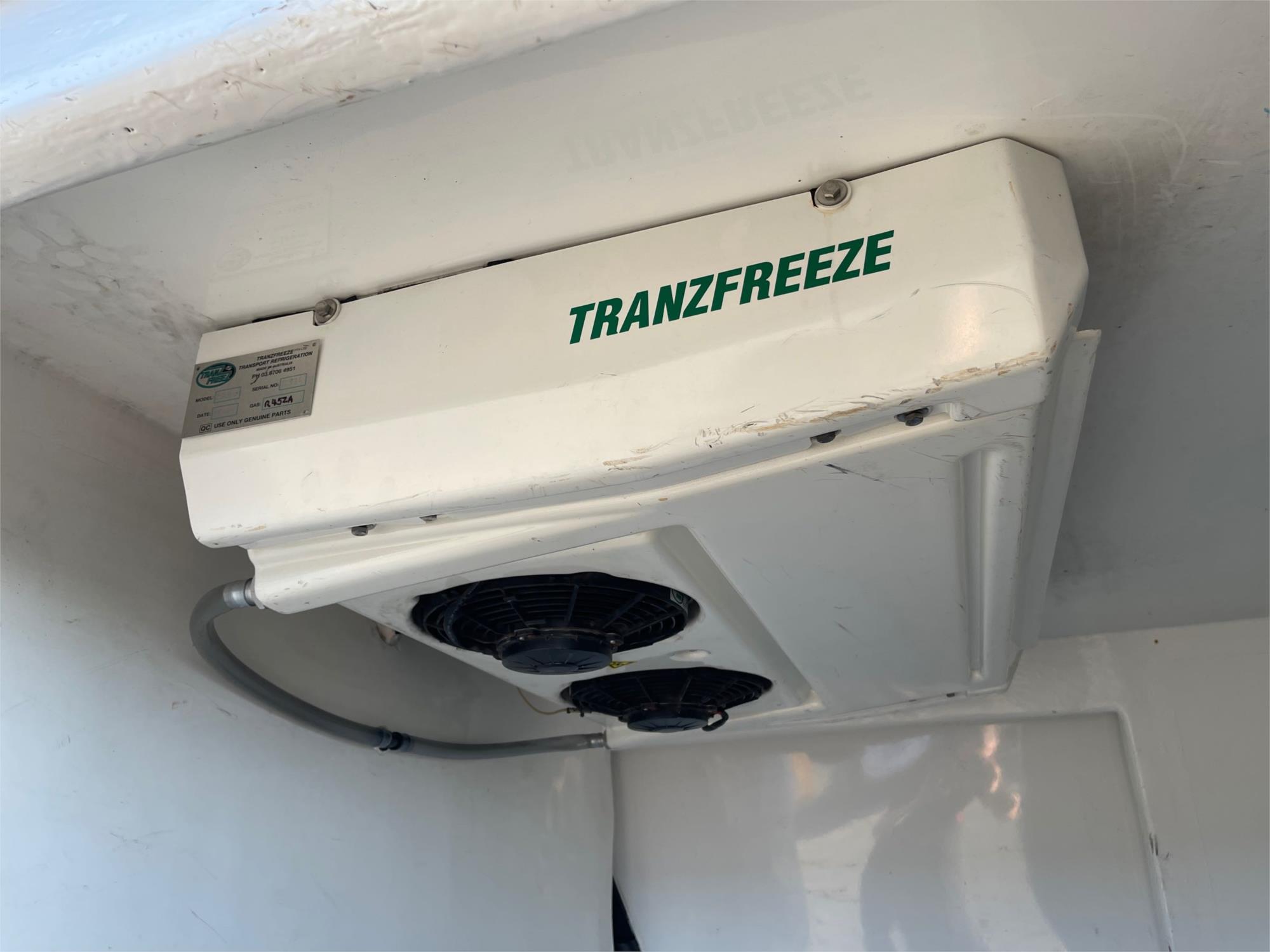 
								2021 Toyota Hiace full									