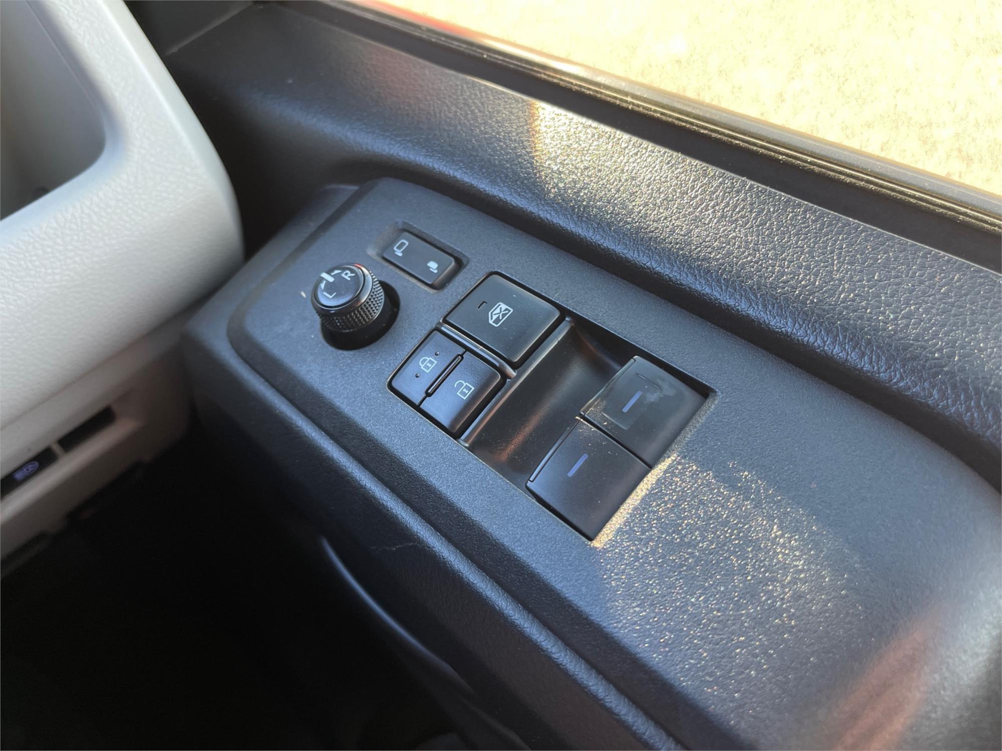 
								2021 Toyota Hiace full									