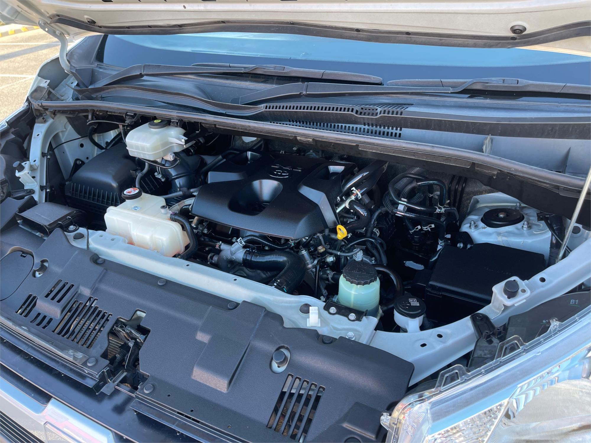 
								2021 Toyota Hiace full									