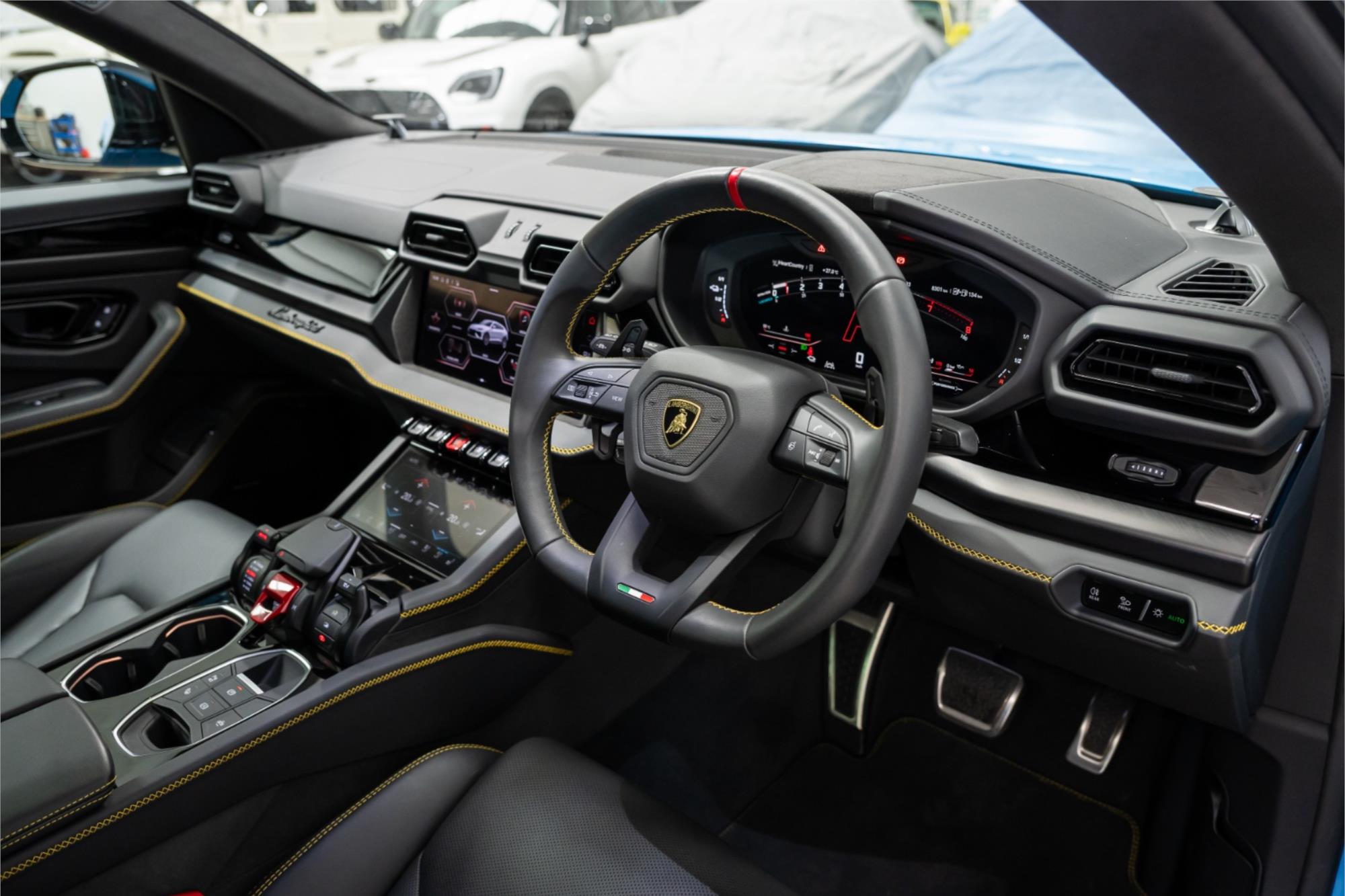 
								2025 LAMBORGHINI URUS SE full									