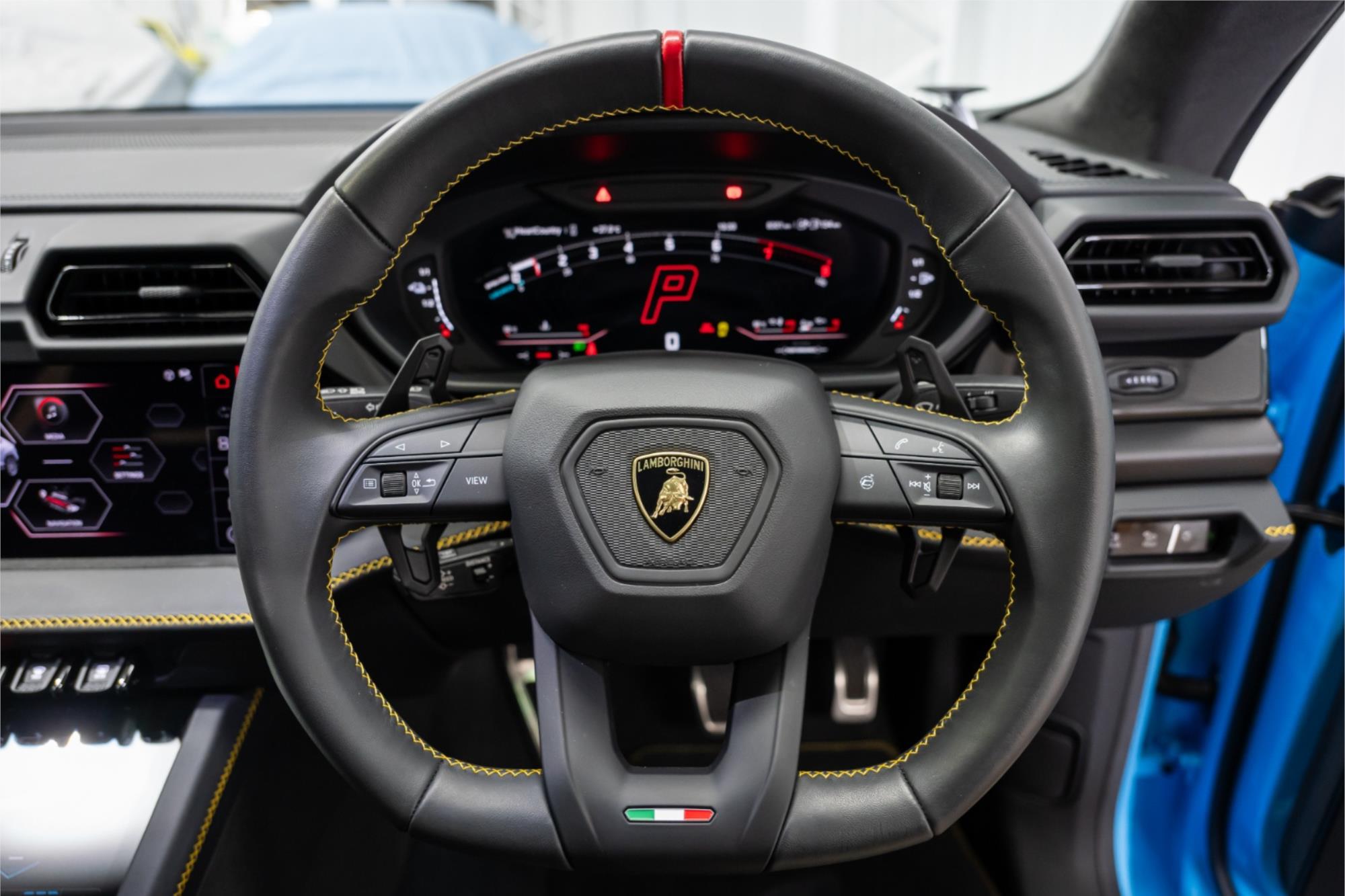
								2025 LAMBORGHINI URUS SE full									