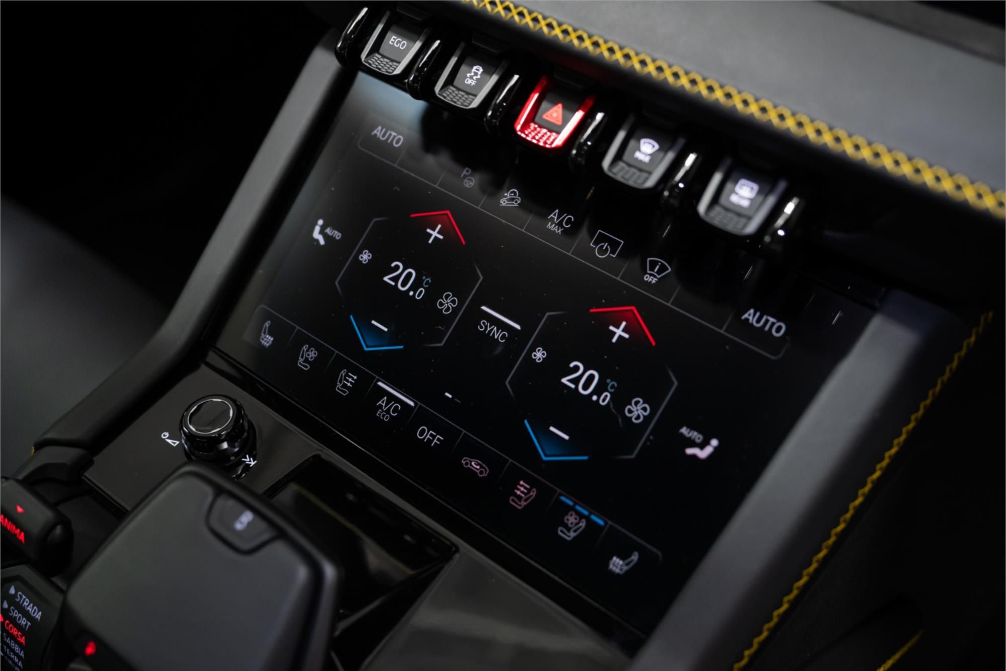 
								2025 LAMBORGHINI URUS SE full									