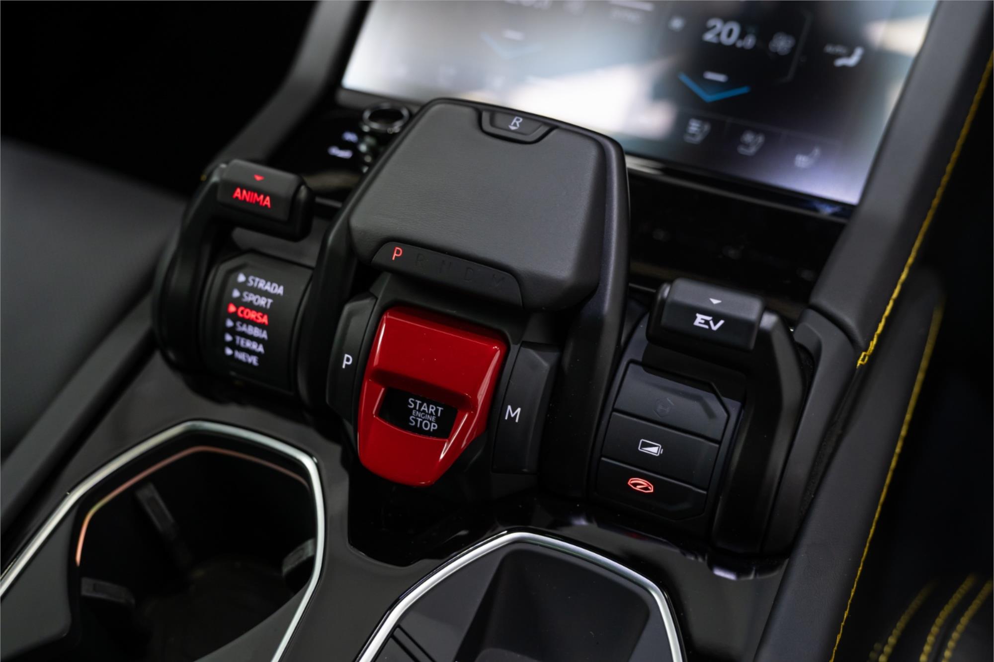 
								2025 LAMBORGHINI URUS SE full									