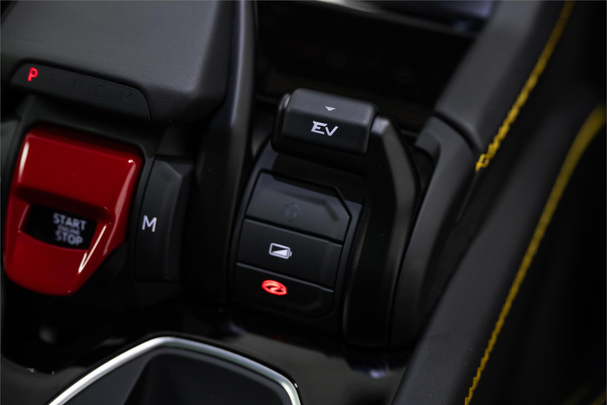 
								2025 LAMBORGHINI URUS SE full									