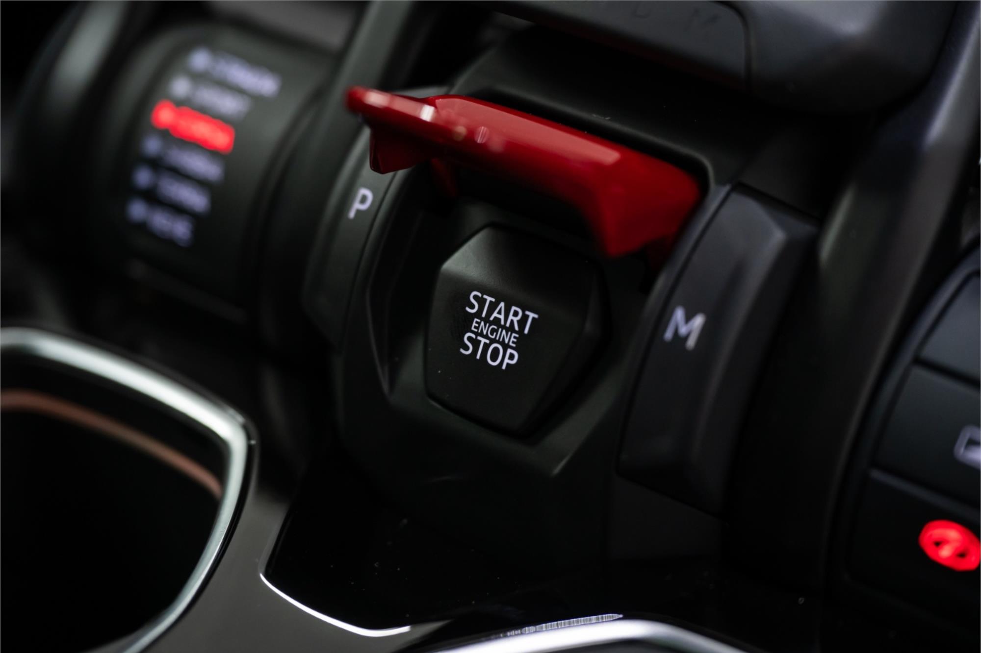
								2025 LAMBORGHINI URUS SE full									