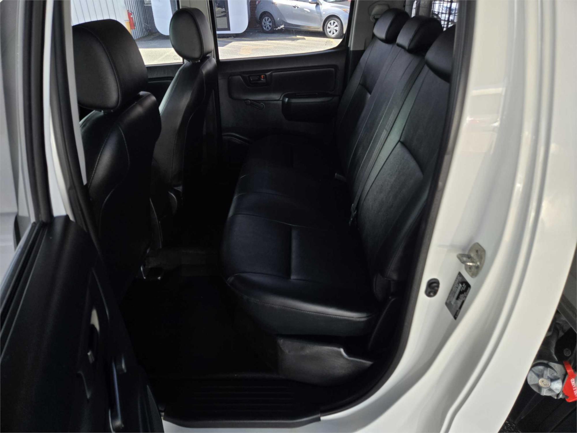 
								2014 Toyota Hilux Workmate full									