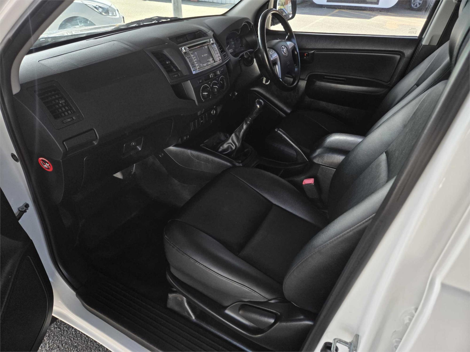 
								2014 Toyota Hilux Workmate full									