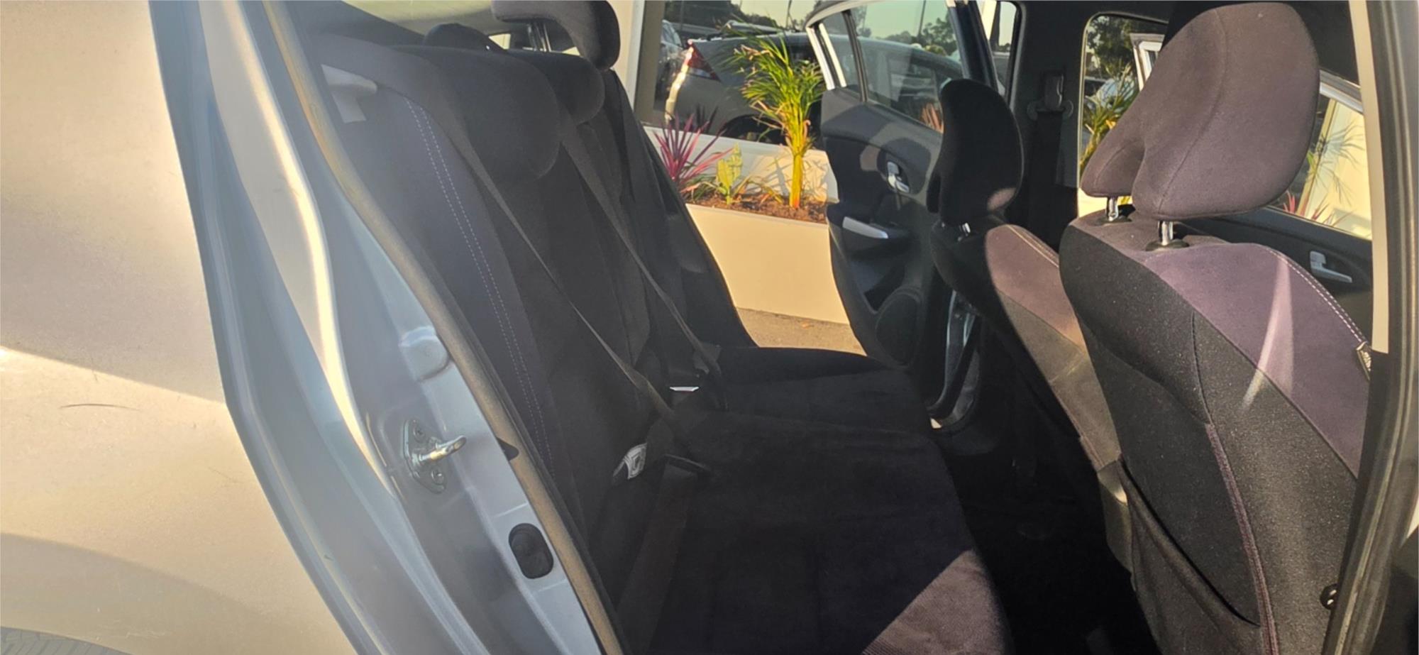 
								2012 Honda Insight VTi-L full									