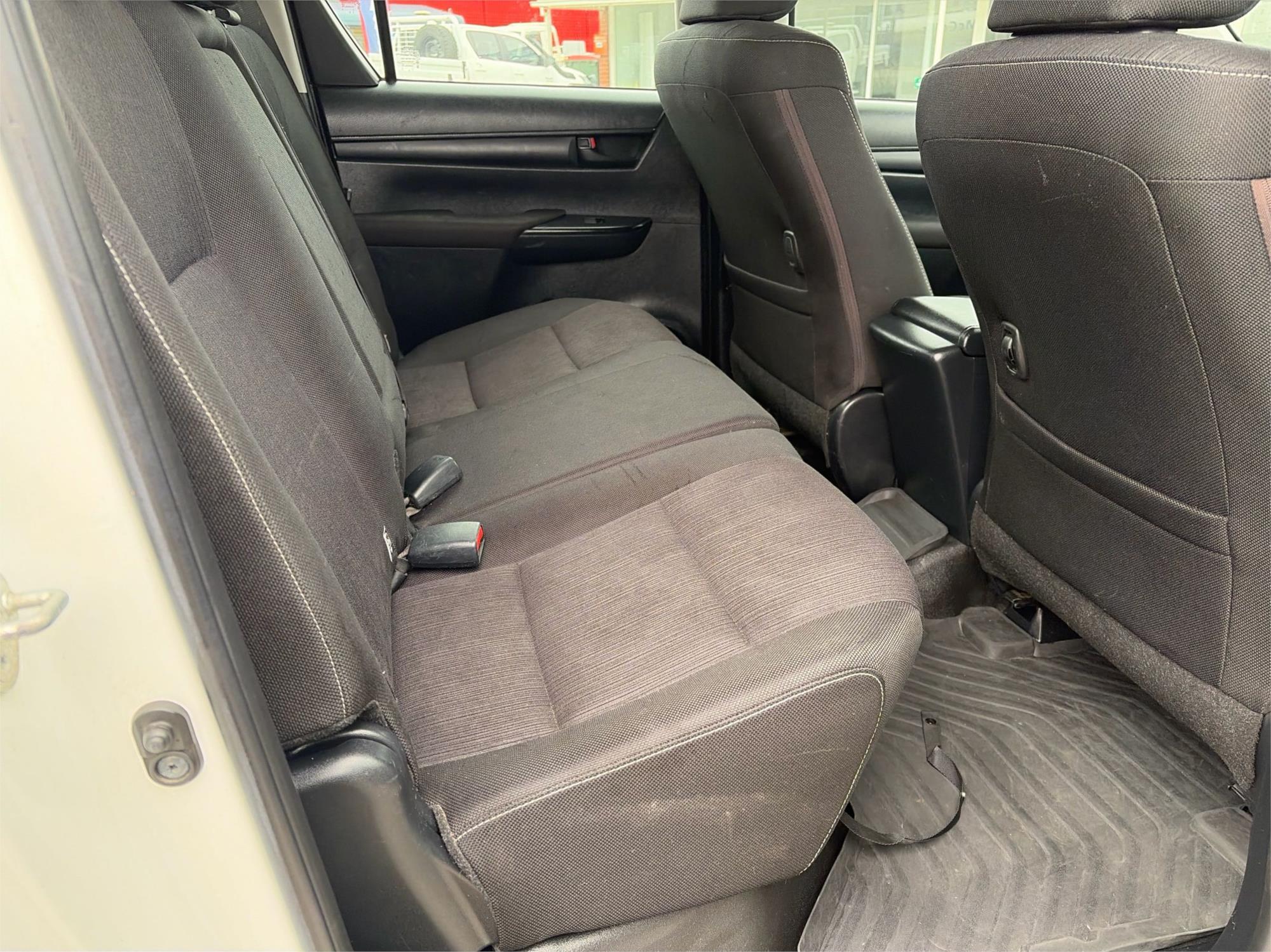 
								2019 Toyota Hilux SR full									