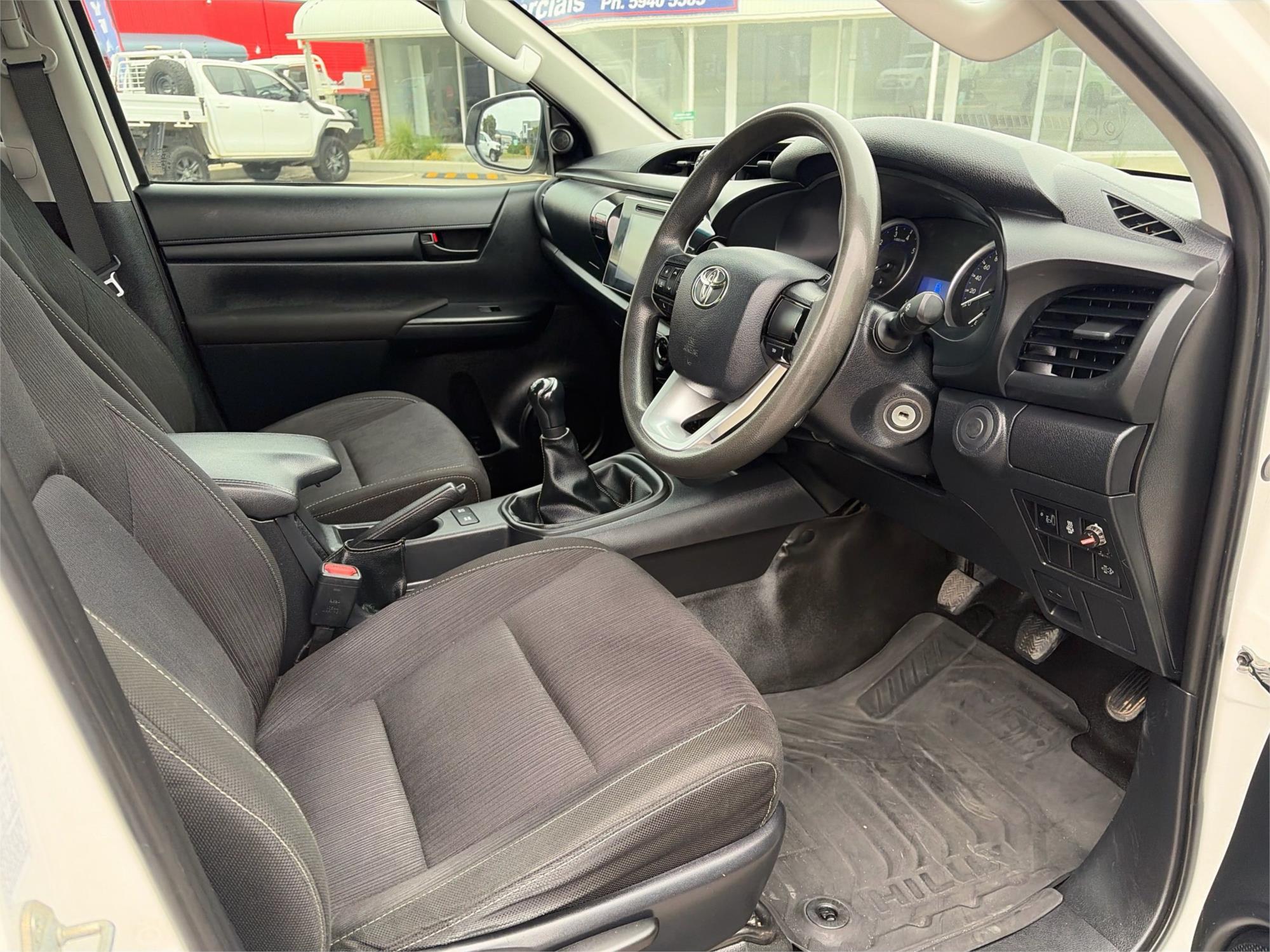 
								2019 Toyota Hilux SR full									