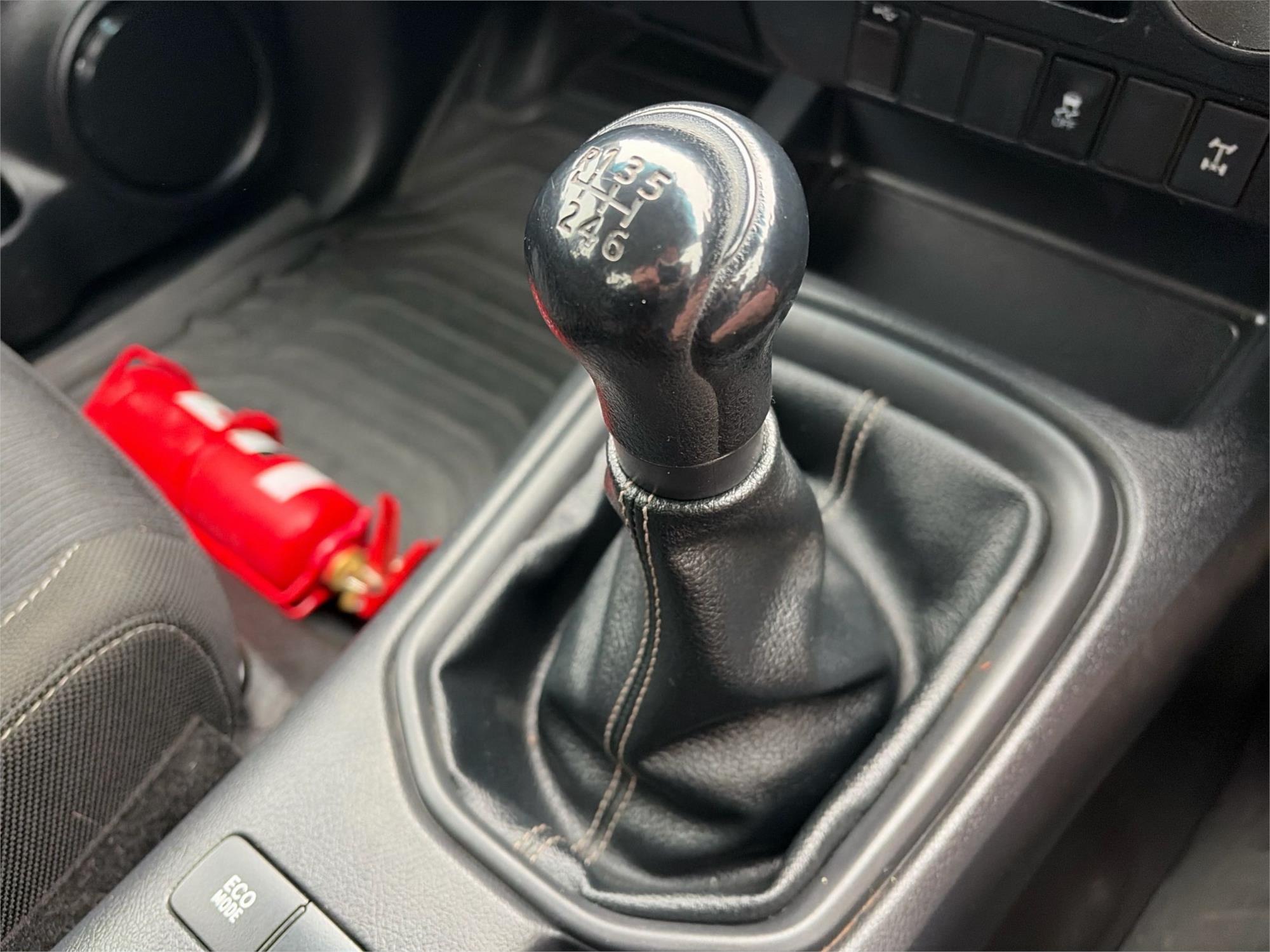 
								2019 Toyota Hilux SR full									