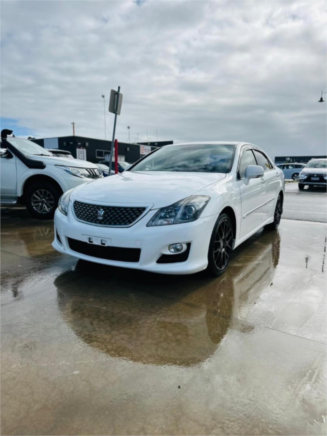 
								2009 TOYOTA CROWN full									