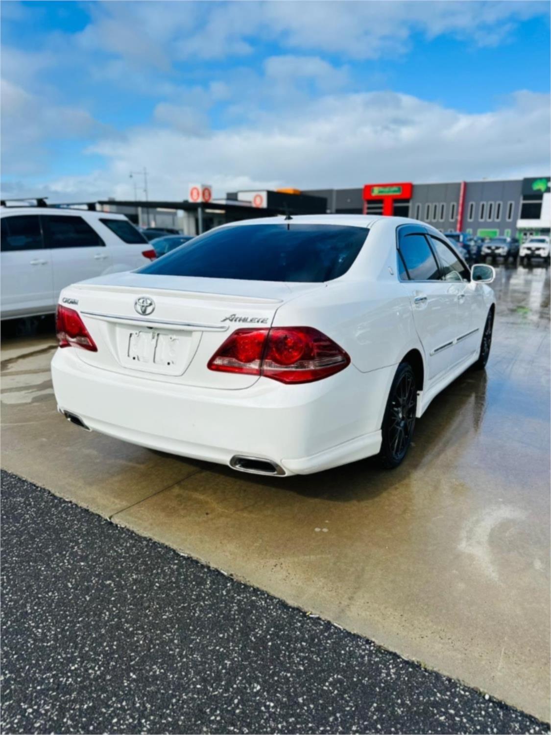 
								2009 TOYOTA CROWN full									