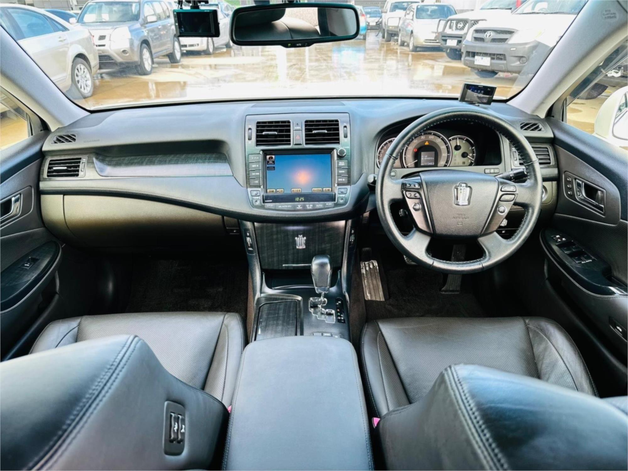 
								2009 TOYOTA CROWN full									