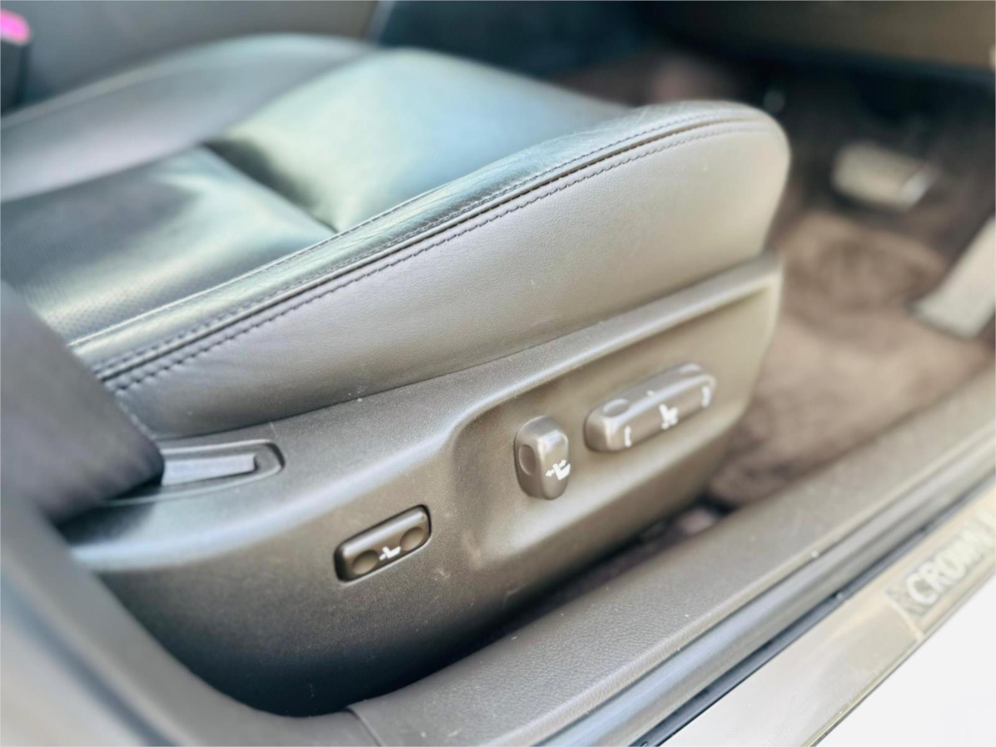 
								2009 TOYOTA CROWN full									
