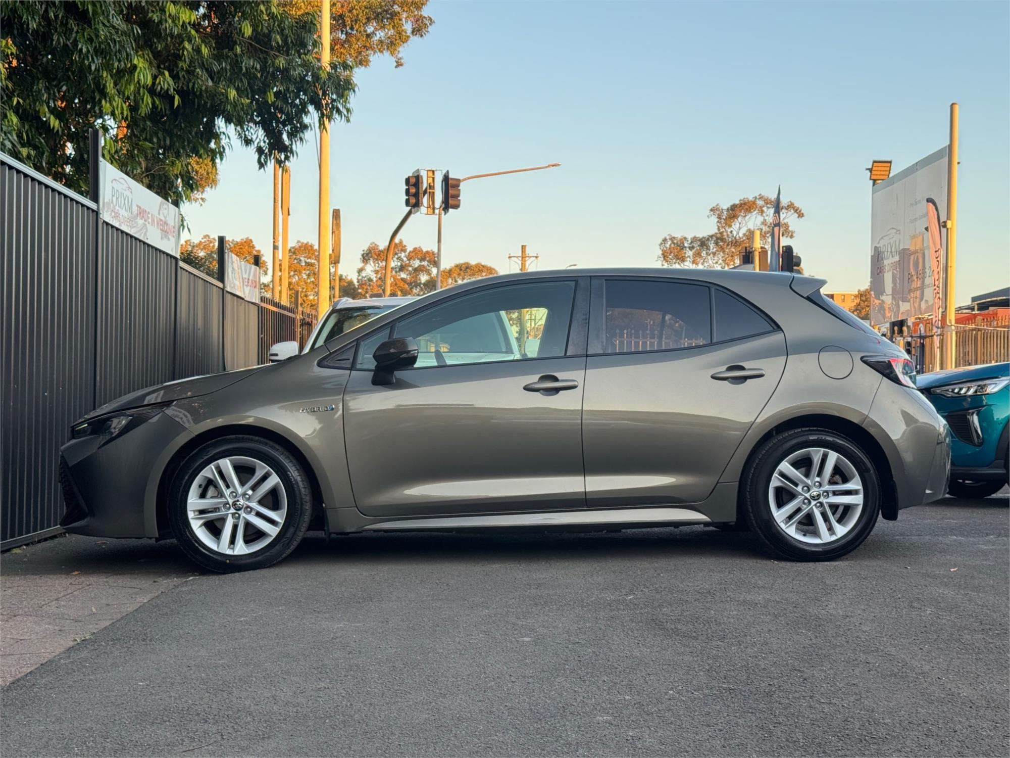 
								2019 Toyota Corolla SX Hybrid full									