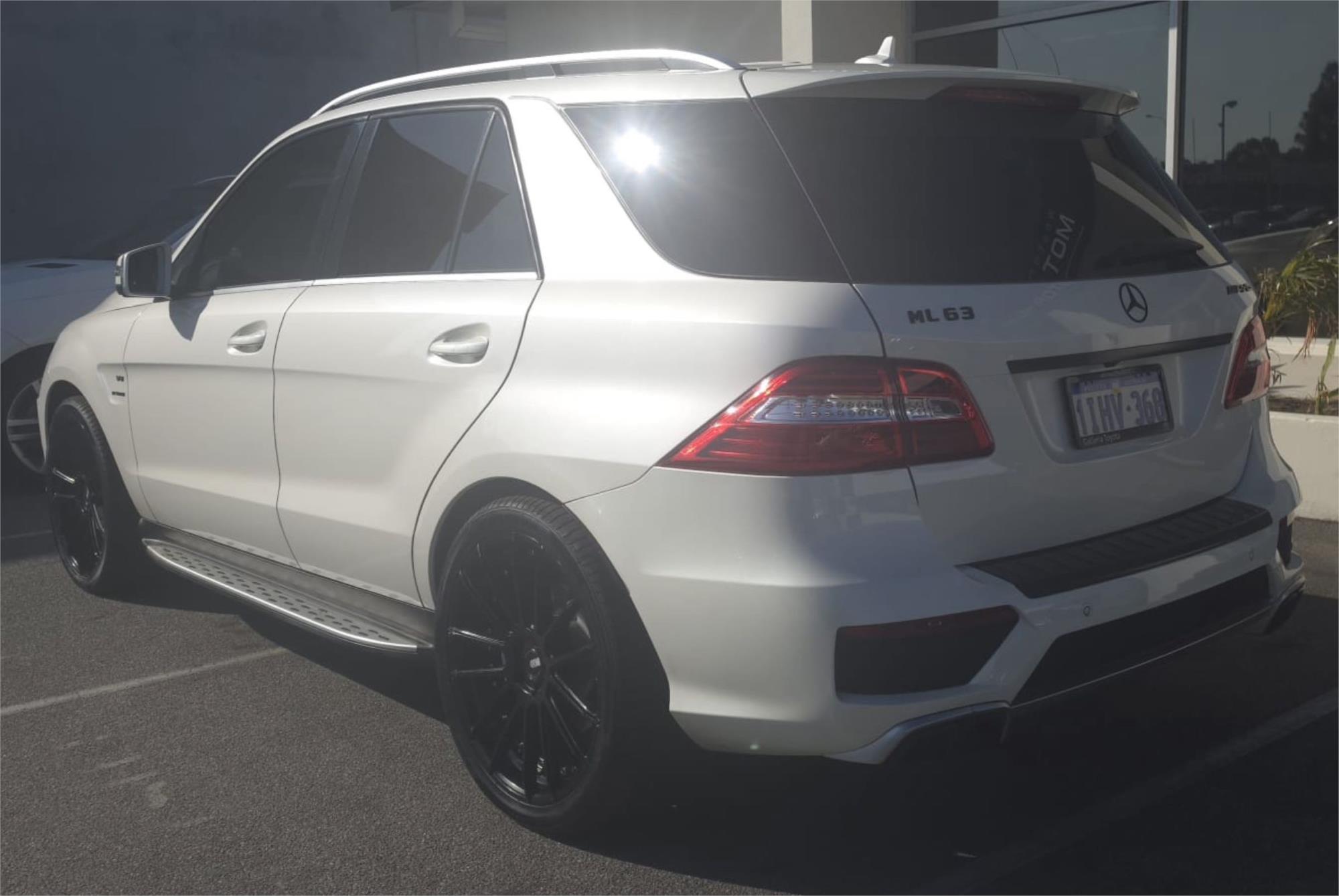 
								2012 Mercedes-Benz M-Class ML63 AMG full									