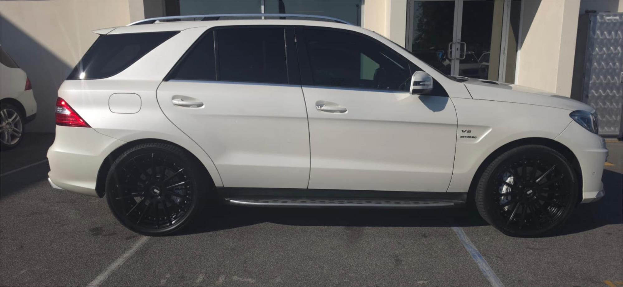 
								2012 Mercedes-Benz M-Class ML63 AMG full									