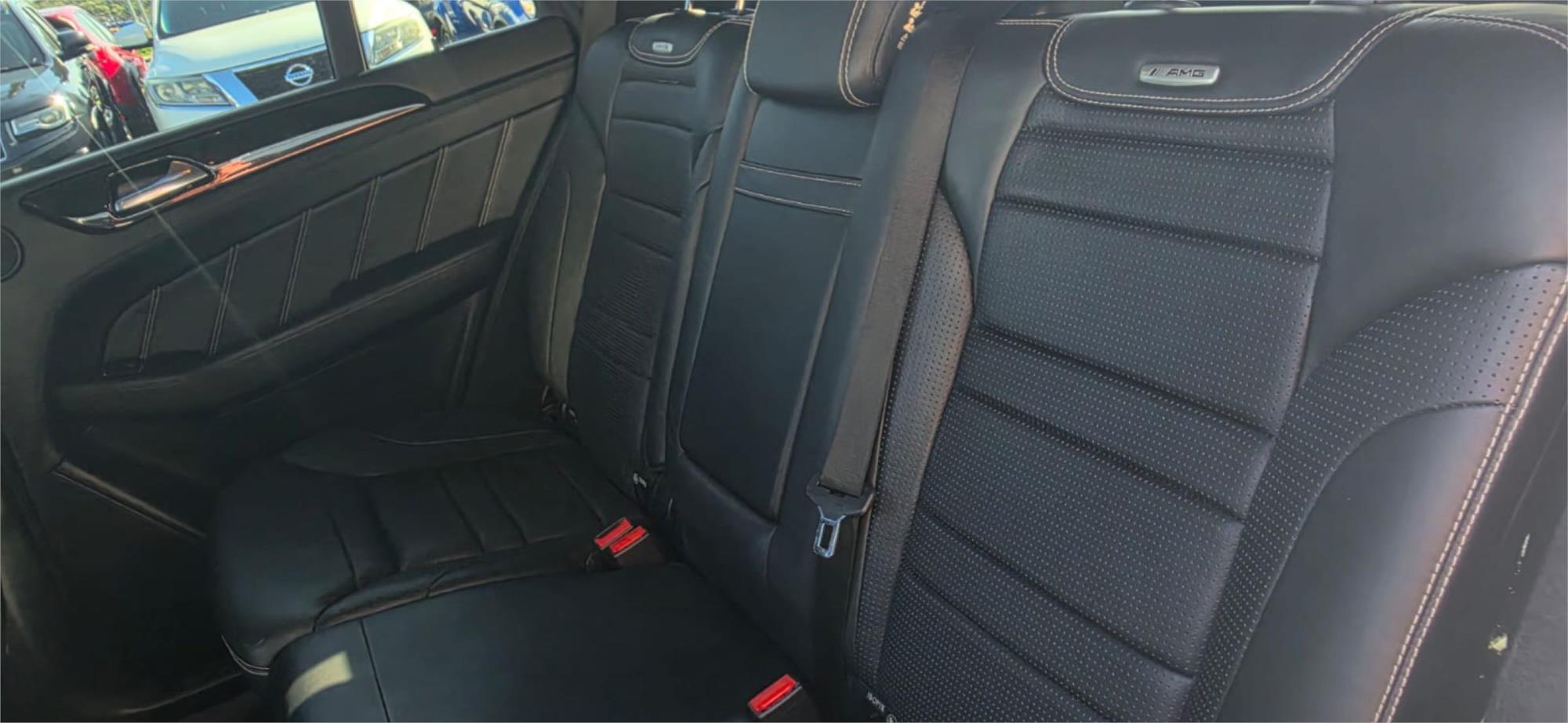 
								2012 Mercedes-Benz M-Class ML63 AMG full									