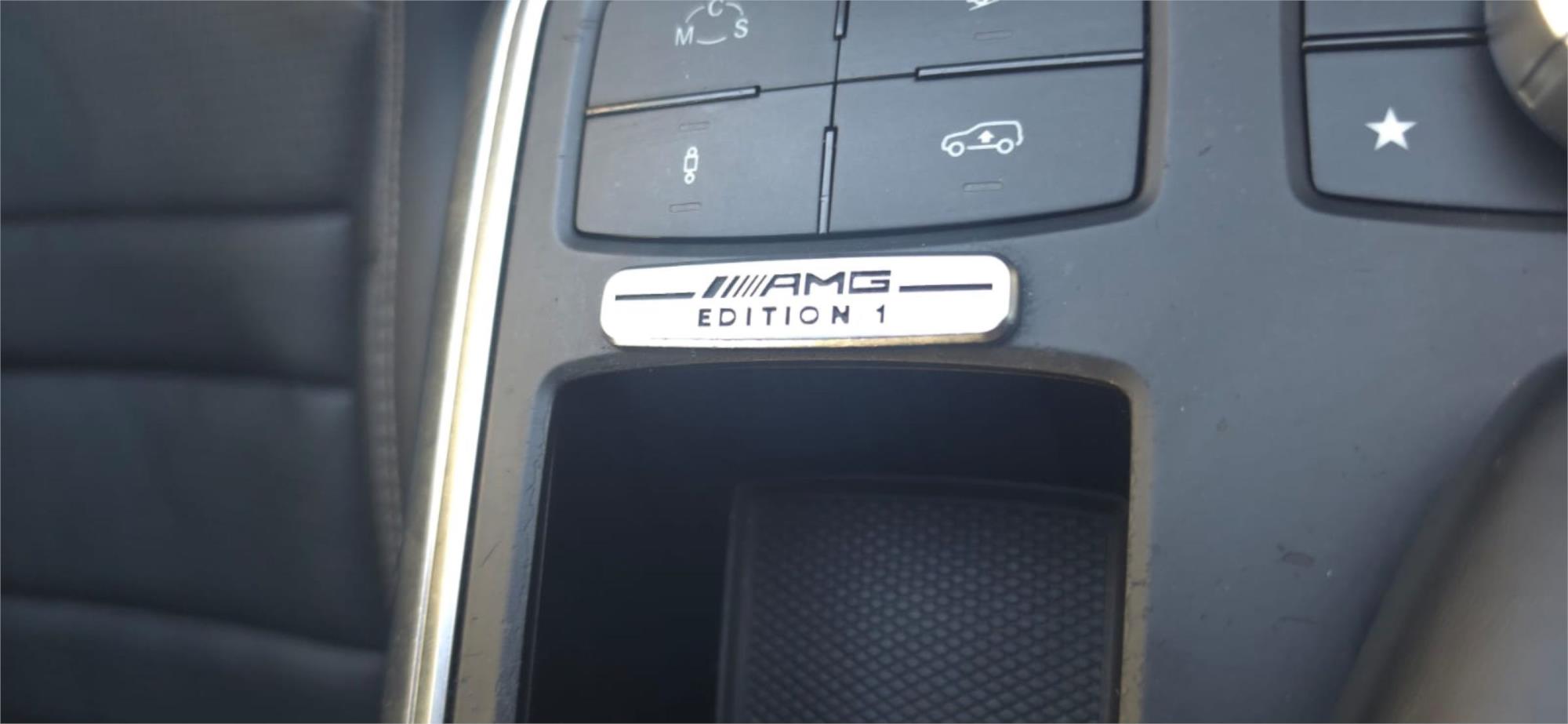 
								2012 Mercedes-Benz M-Class ML63 AMG full									