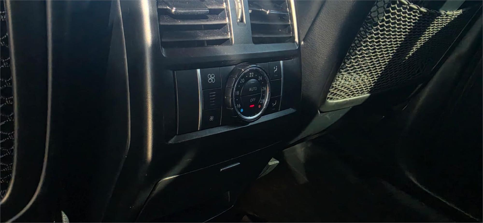 
								2012 Mercedes-Benz M-Class ML63 AMG full									