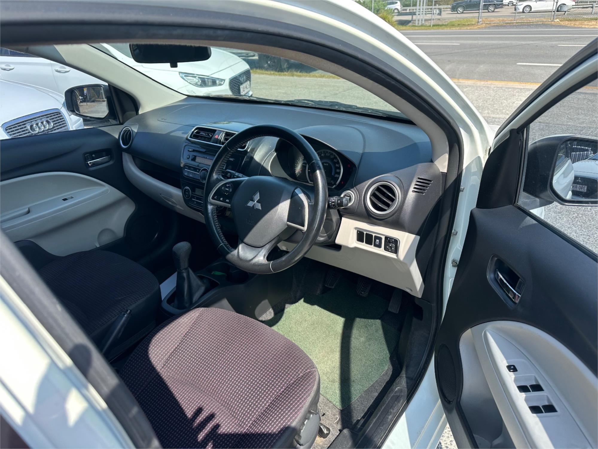 
								2013 Mitsubishi Mirage LS full									