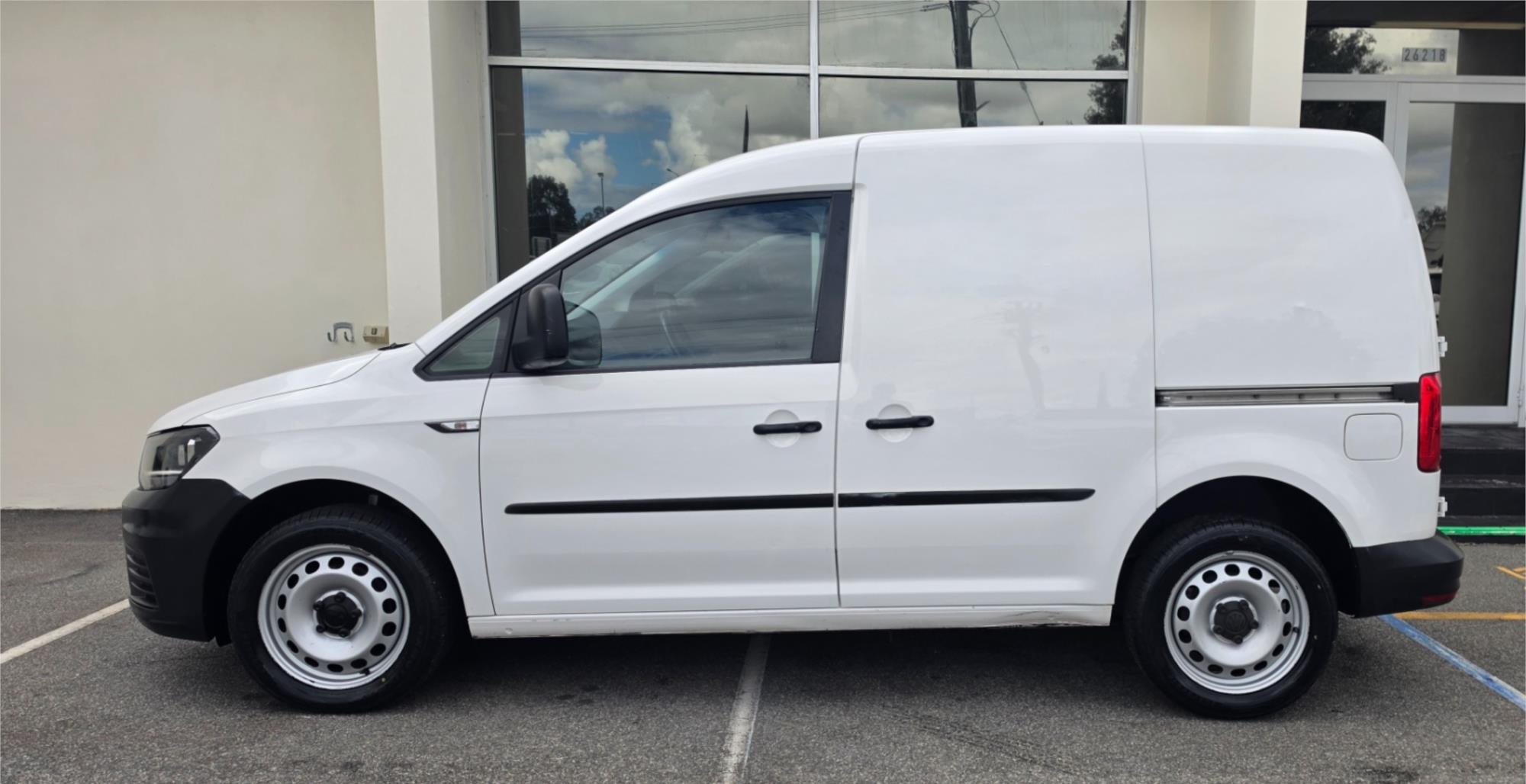 
								2020 Volkswagen Caddy TSI220 full									