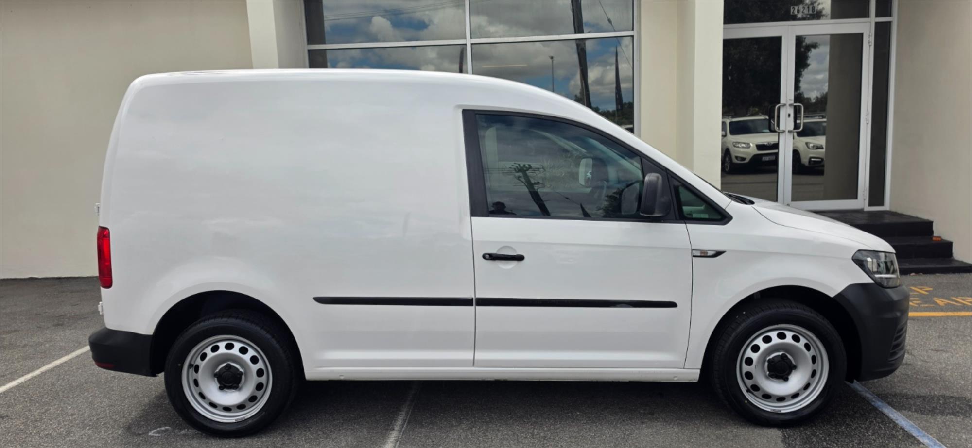 
								2020 Volkswagen Caddy TSI220 full									
