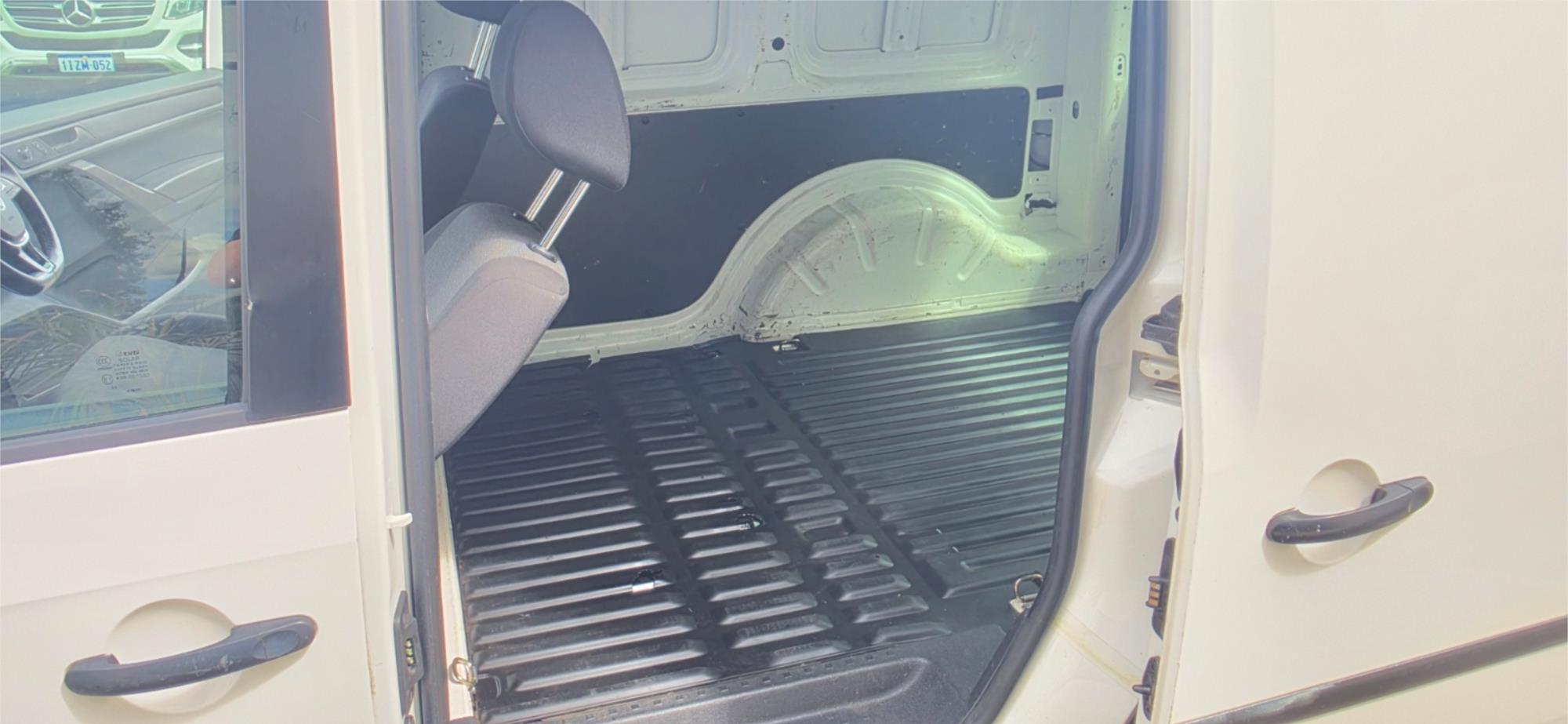 
								2020 Volkswagen Caddy TSI220 full									