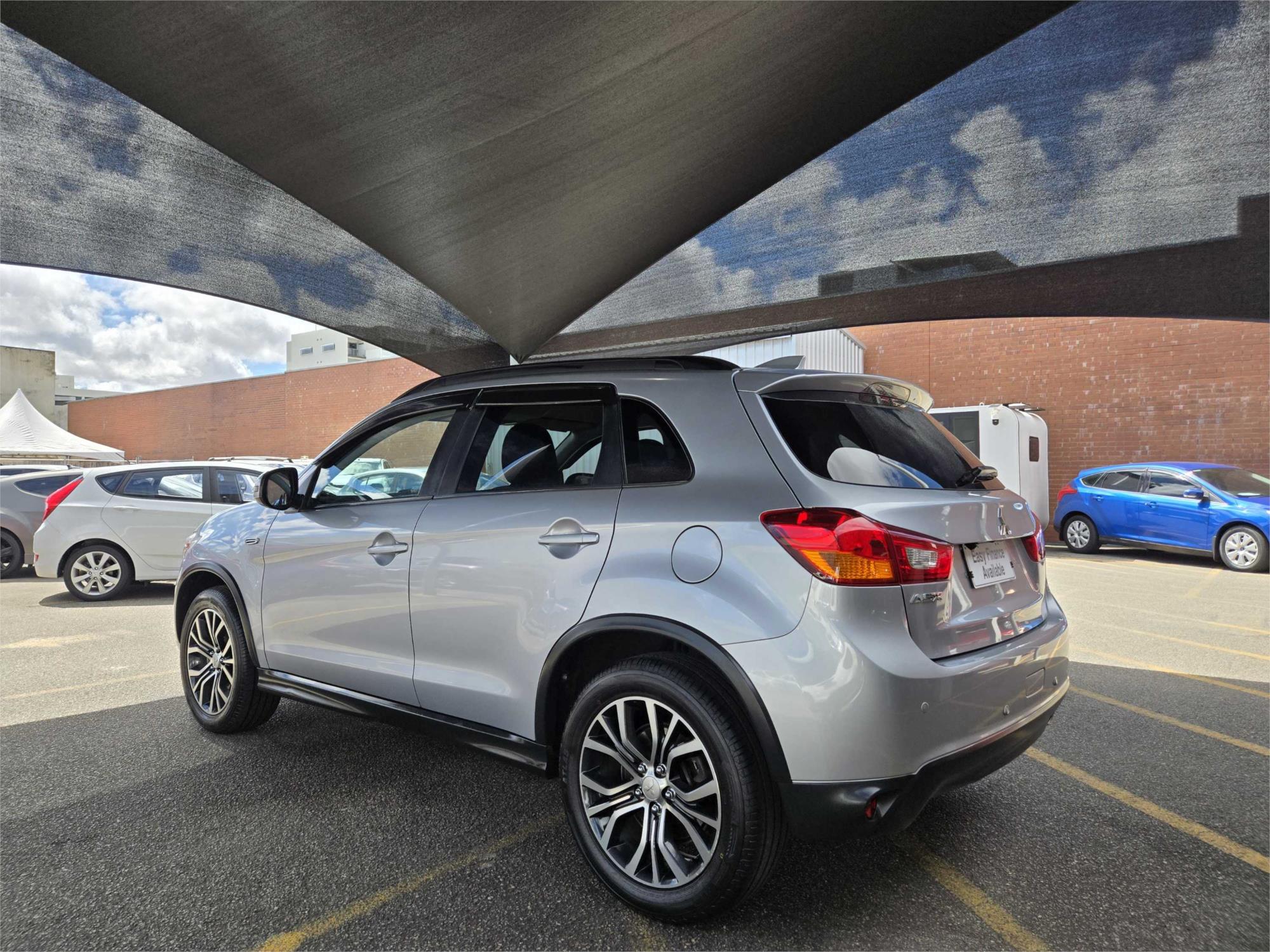 
								2017 Mitsubishi ASX LS full									