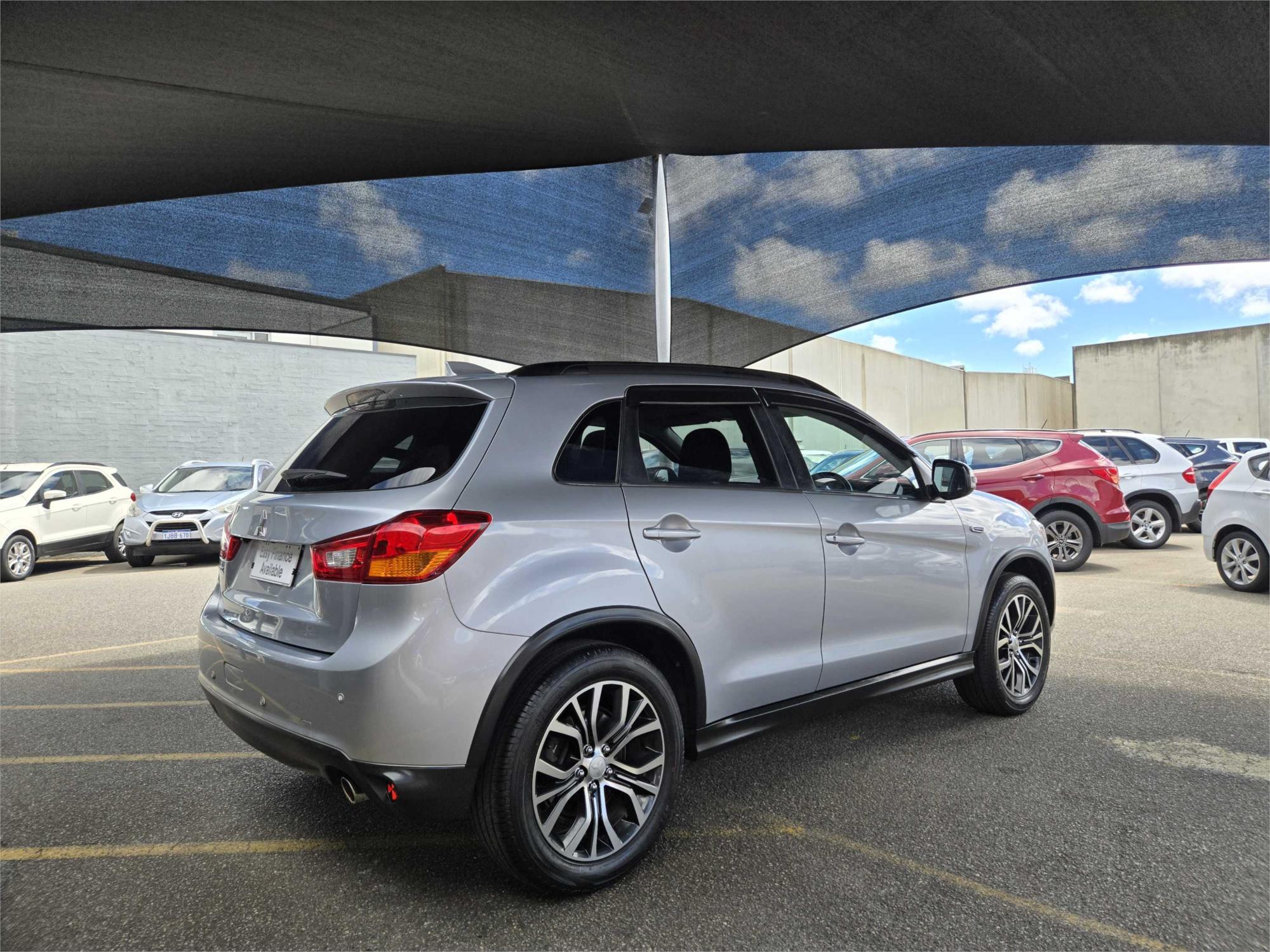 
								2017 Mitsubishi ASX LS full									