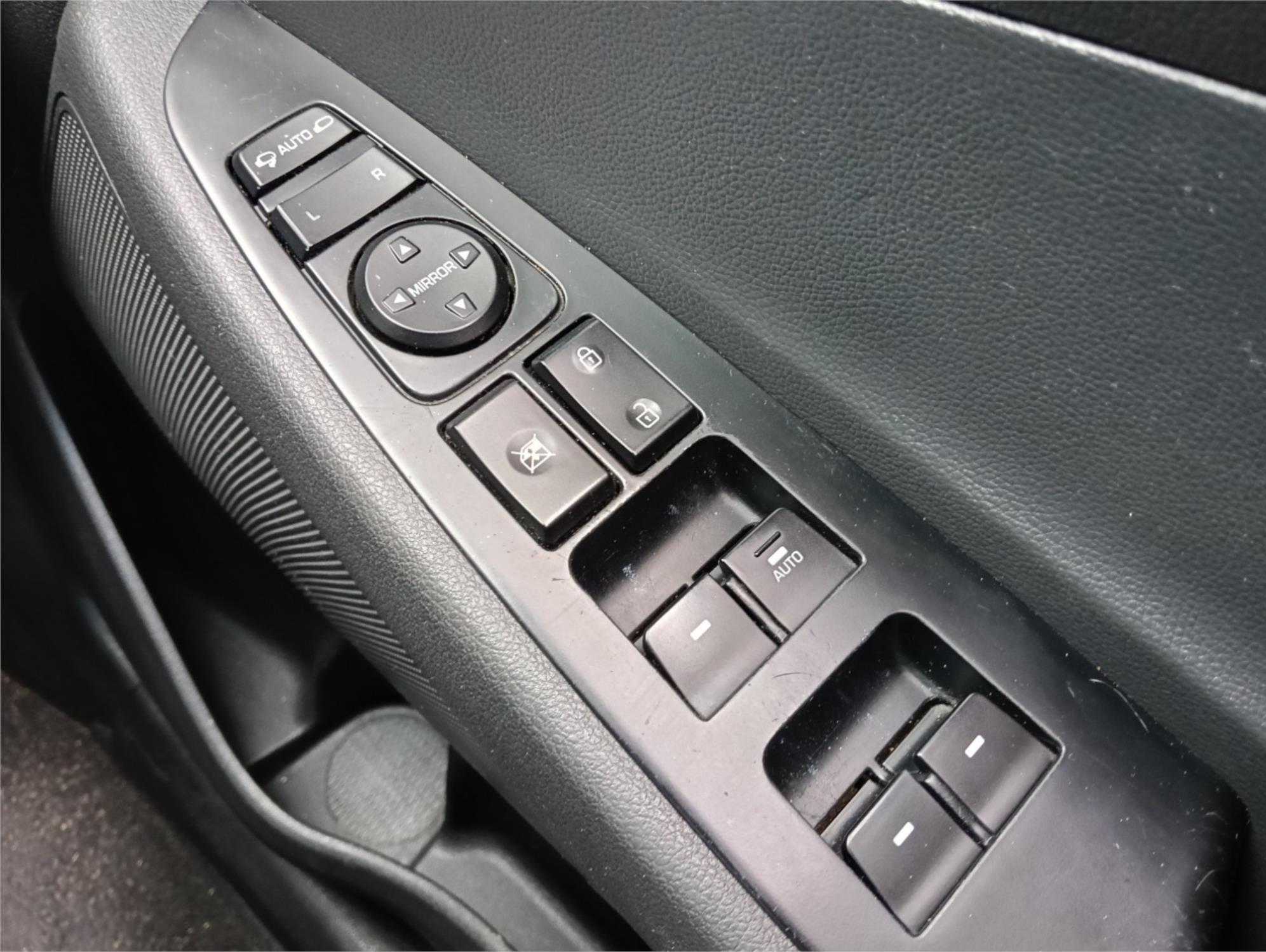 
								2018 HYUNDAI TUCSON ACTIVE X (FWD) full									