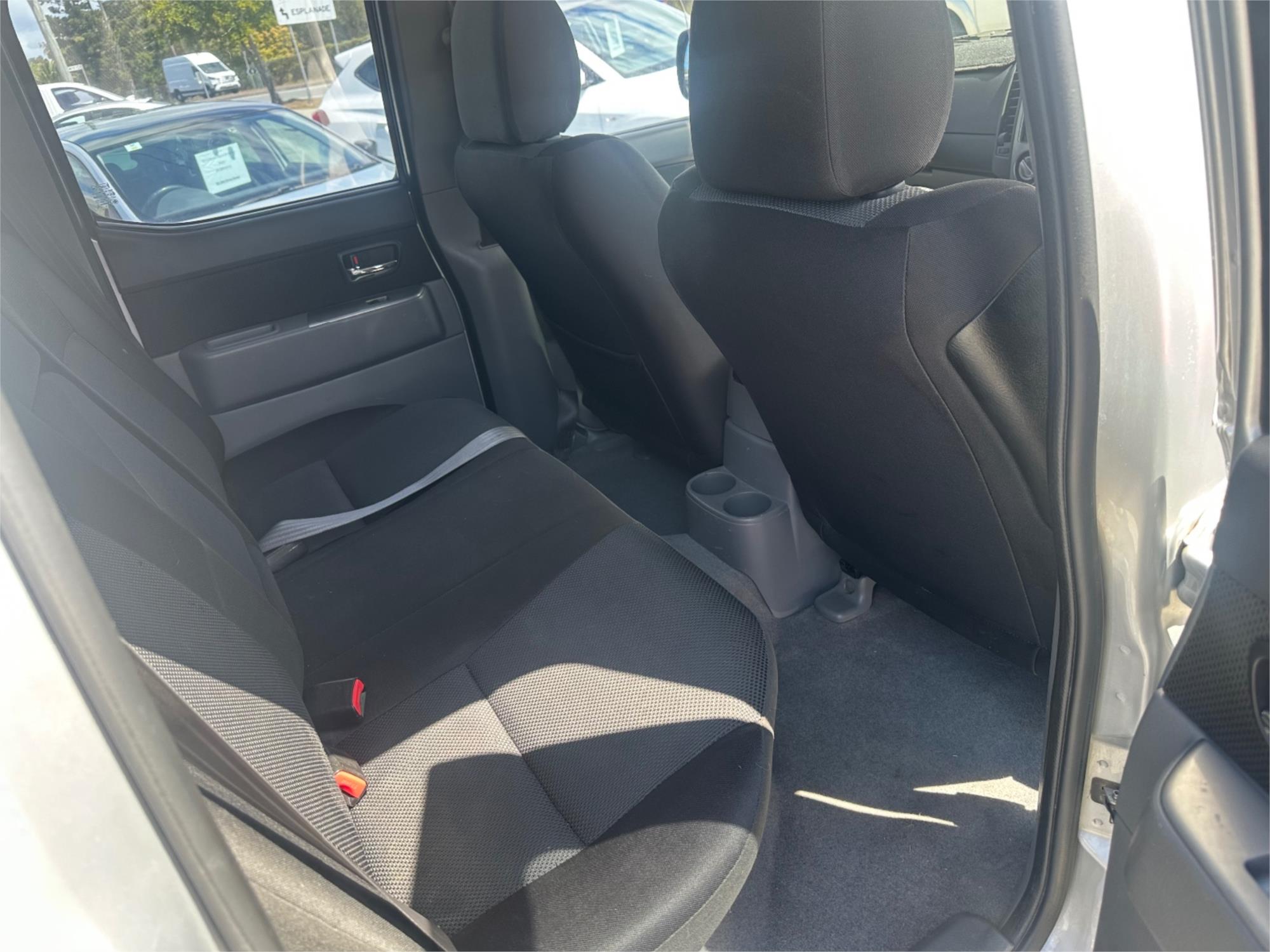 
								2010 Mazda BT-50 SDX full									