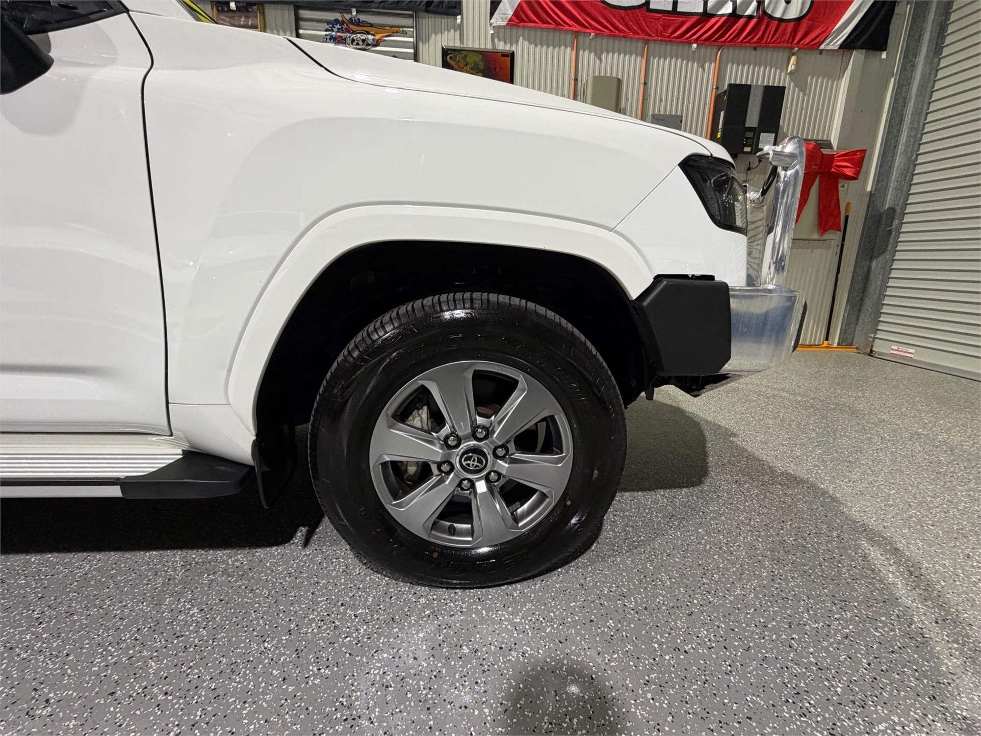 
								2024 Toyota Landcruiser GXL full									