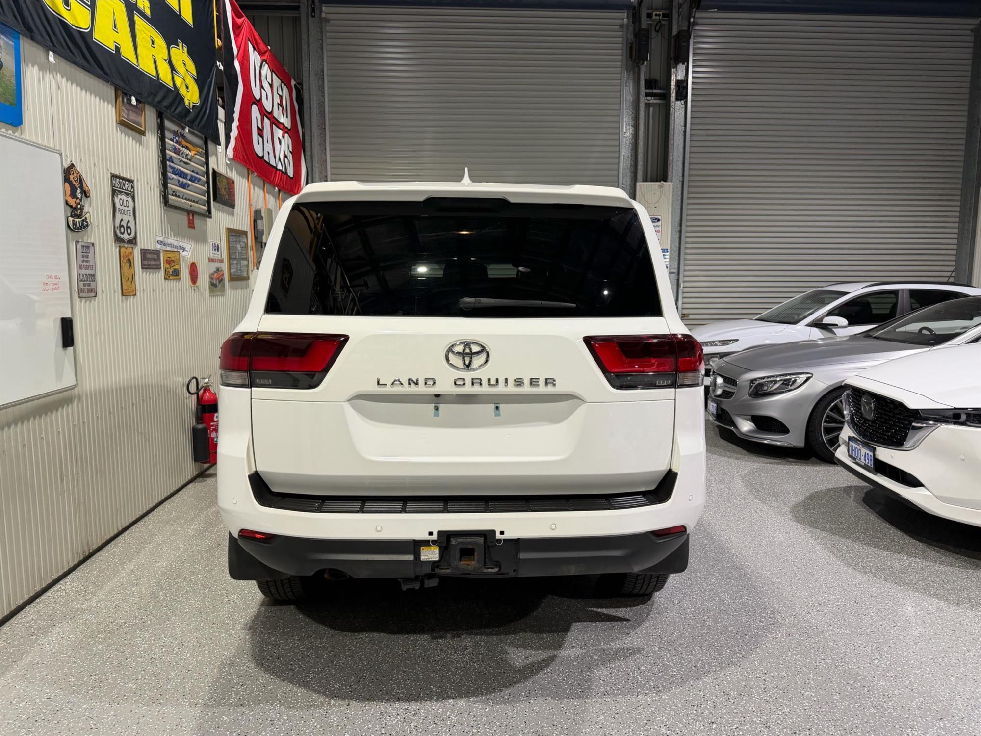 
								2024 Toyota Landcruiser GXL full									