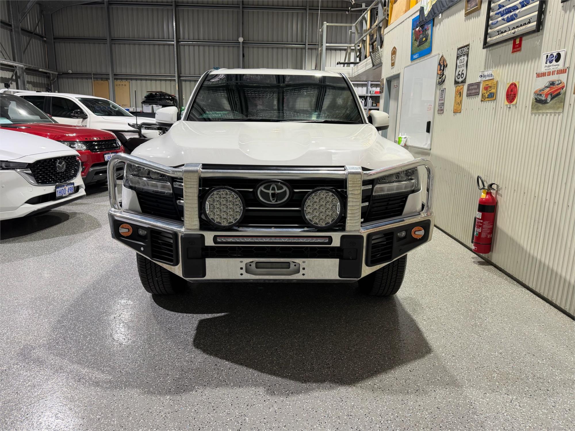 
								2024 Toyota Landcruiser GXL full									