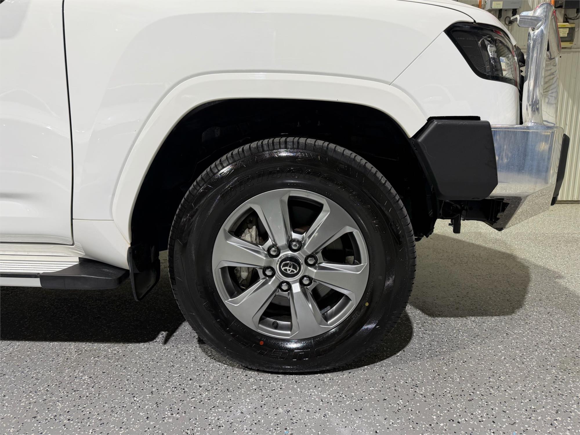 
								2024 Toyota Landcruiser GXL full									