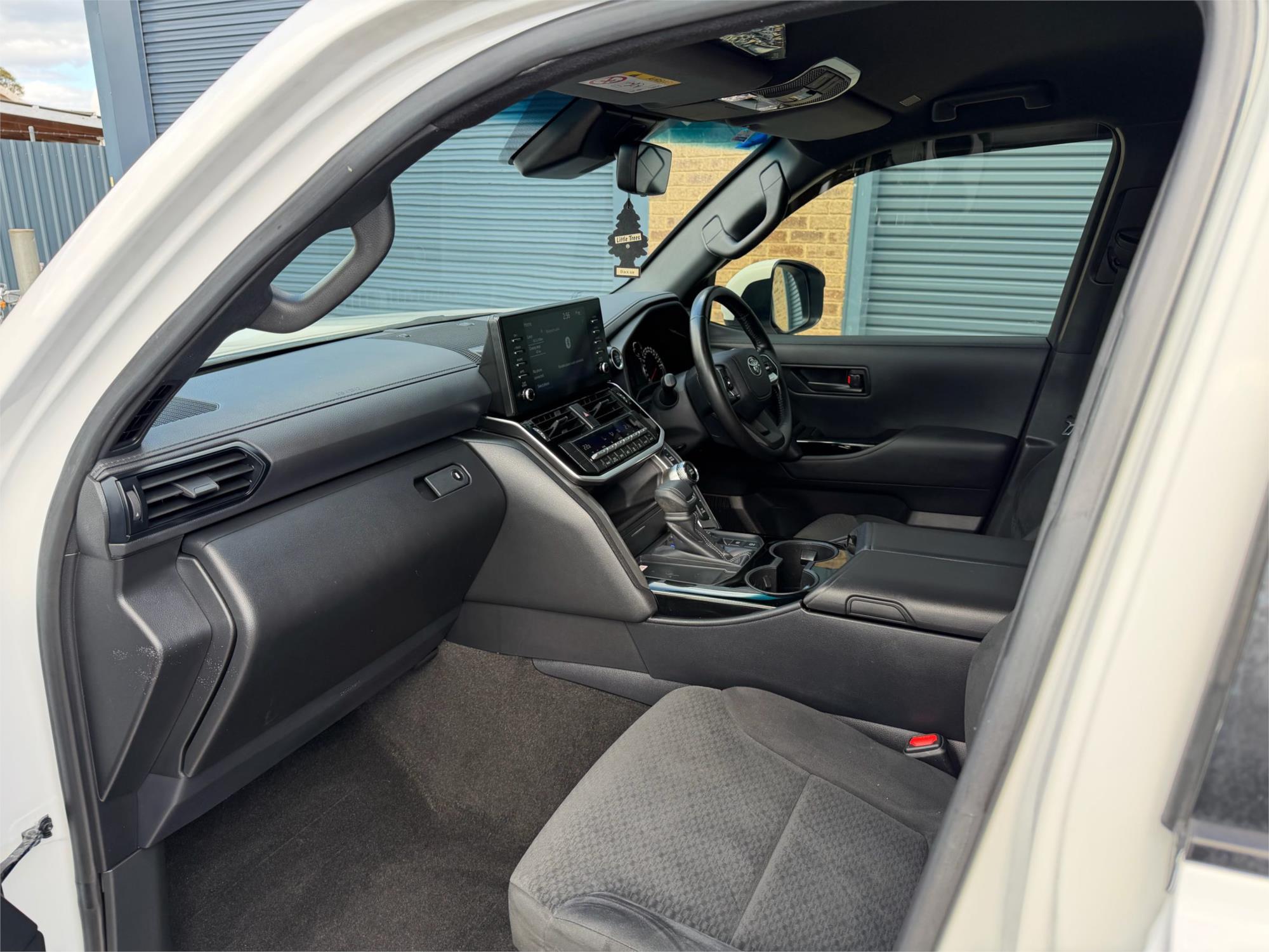 
								2024 Toyota Landcruiser GXL full									