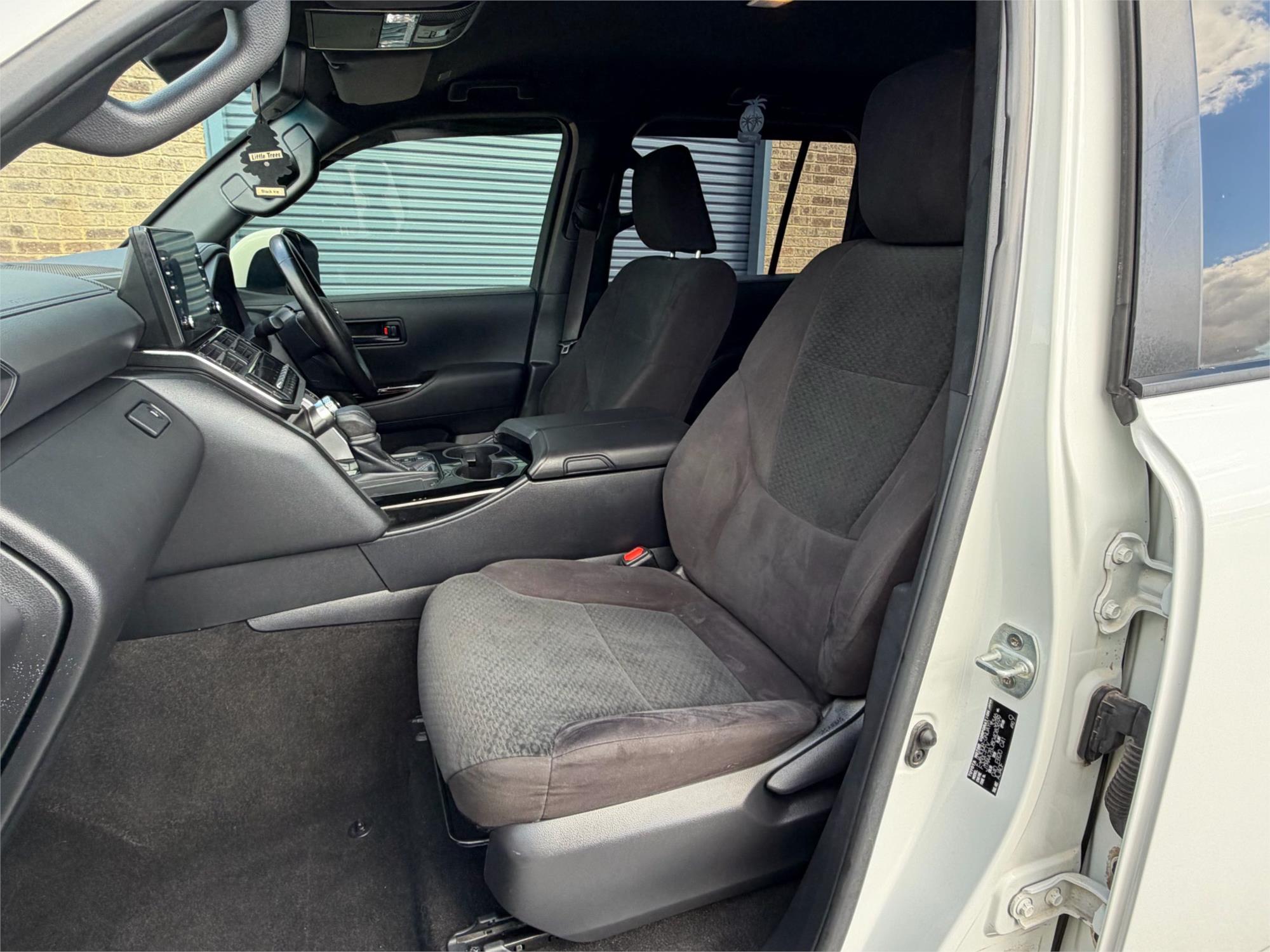 
								2024 Toyota Landcruiser GXL full									