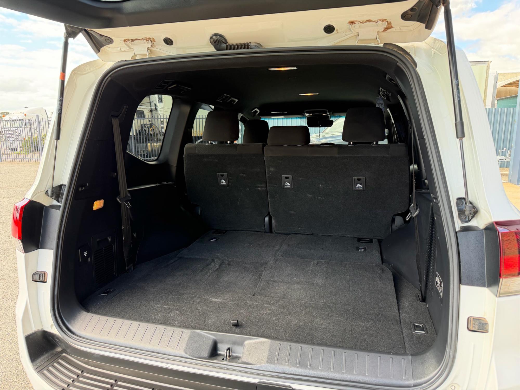 
								2024 Toyota Landcruiser GXL full									