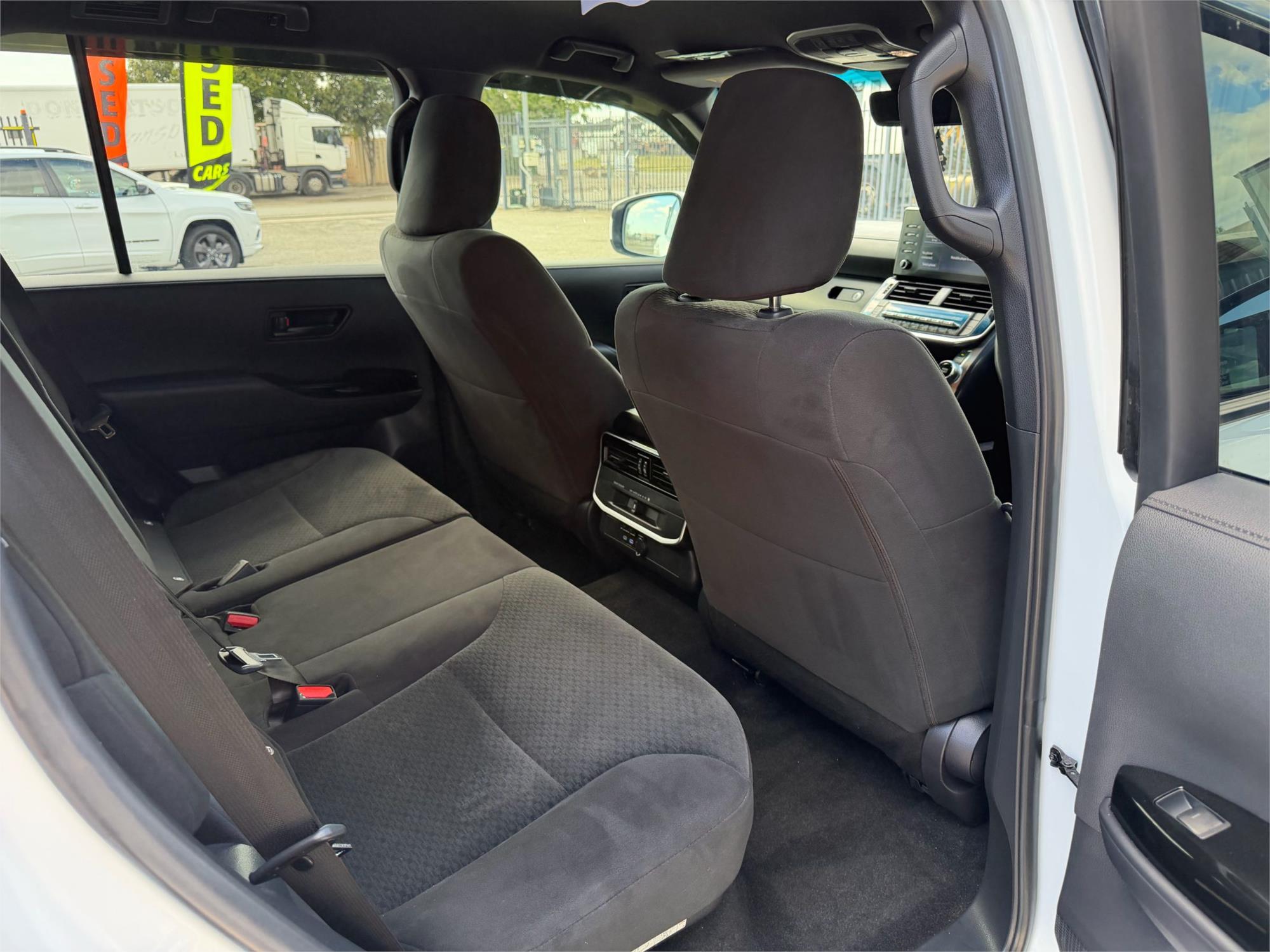 
								2024 Toyota Landcruiser GXL full									