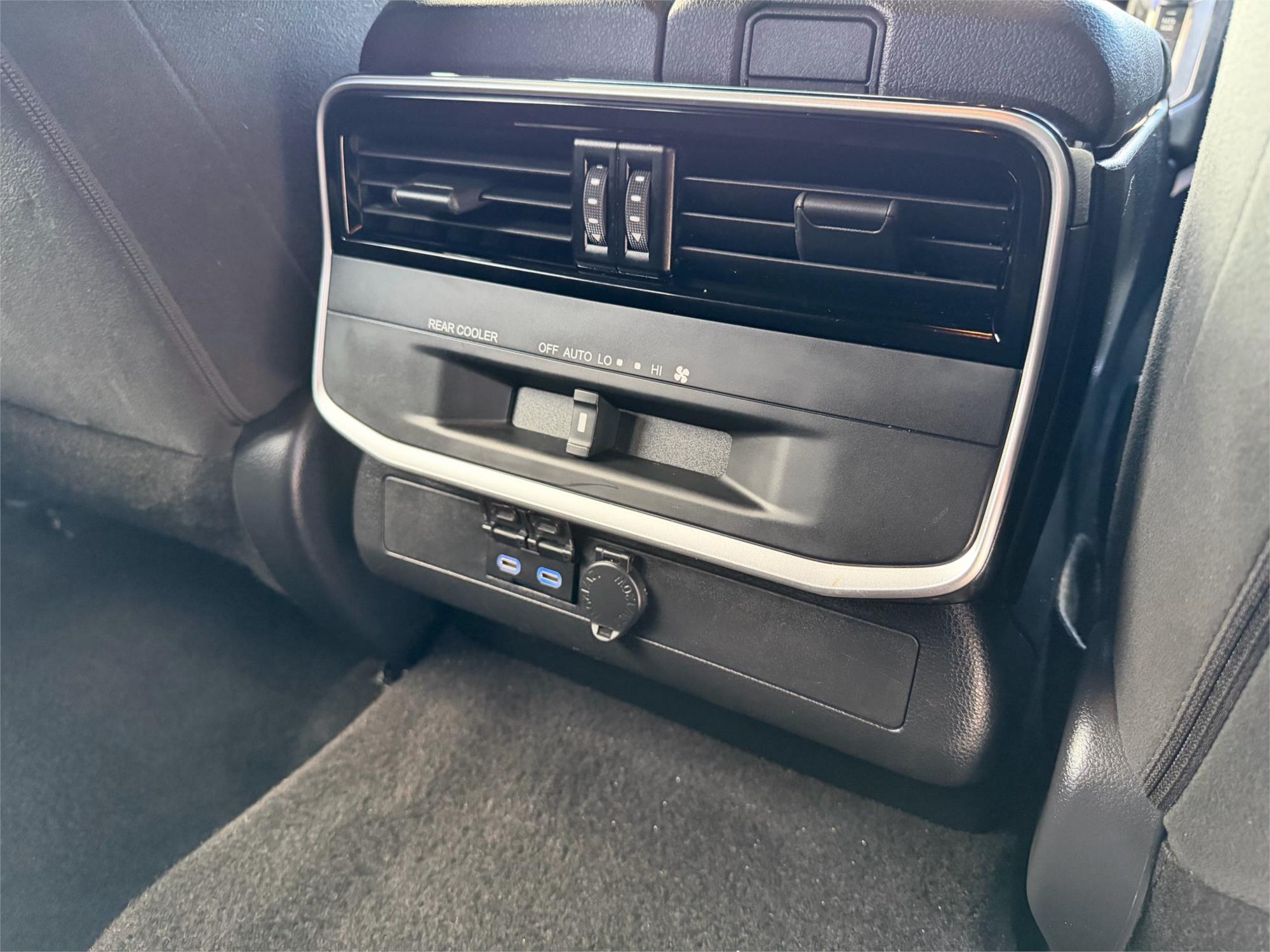 
								2024 Toyota Landcruiser GXL full									