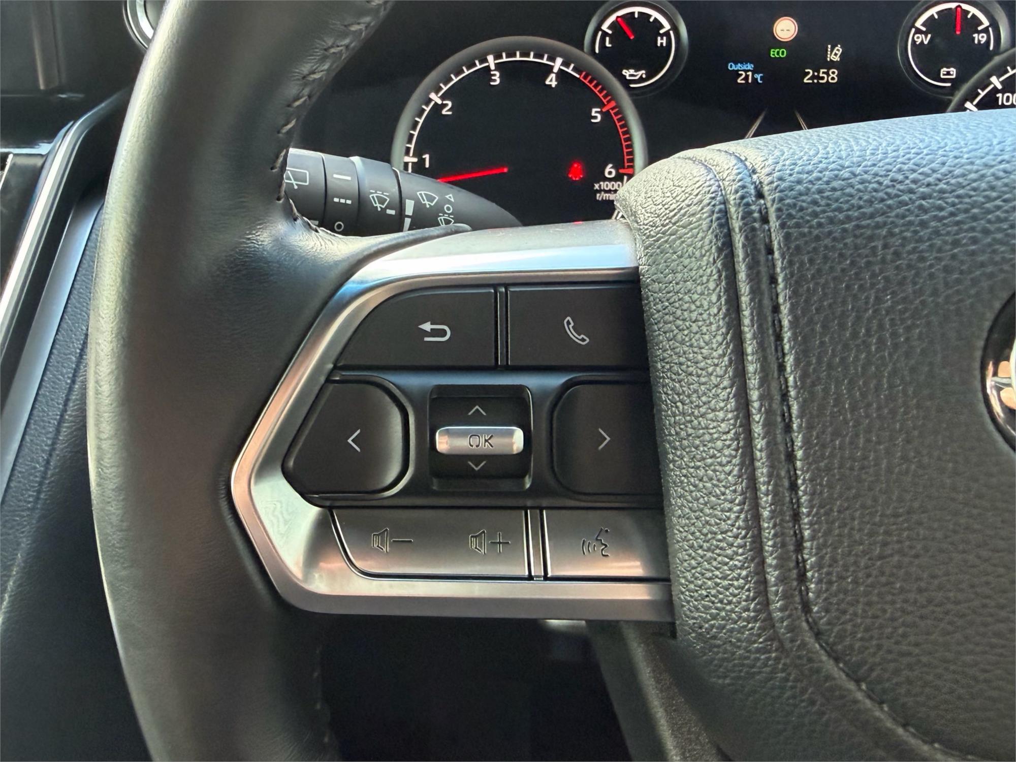 
								2024 Toyota Landcruiser GXL full									